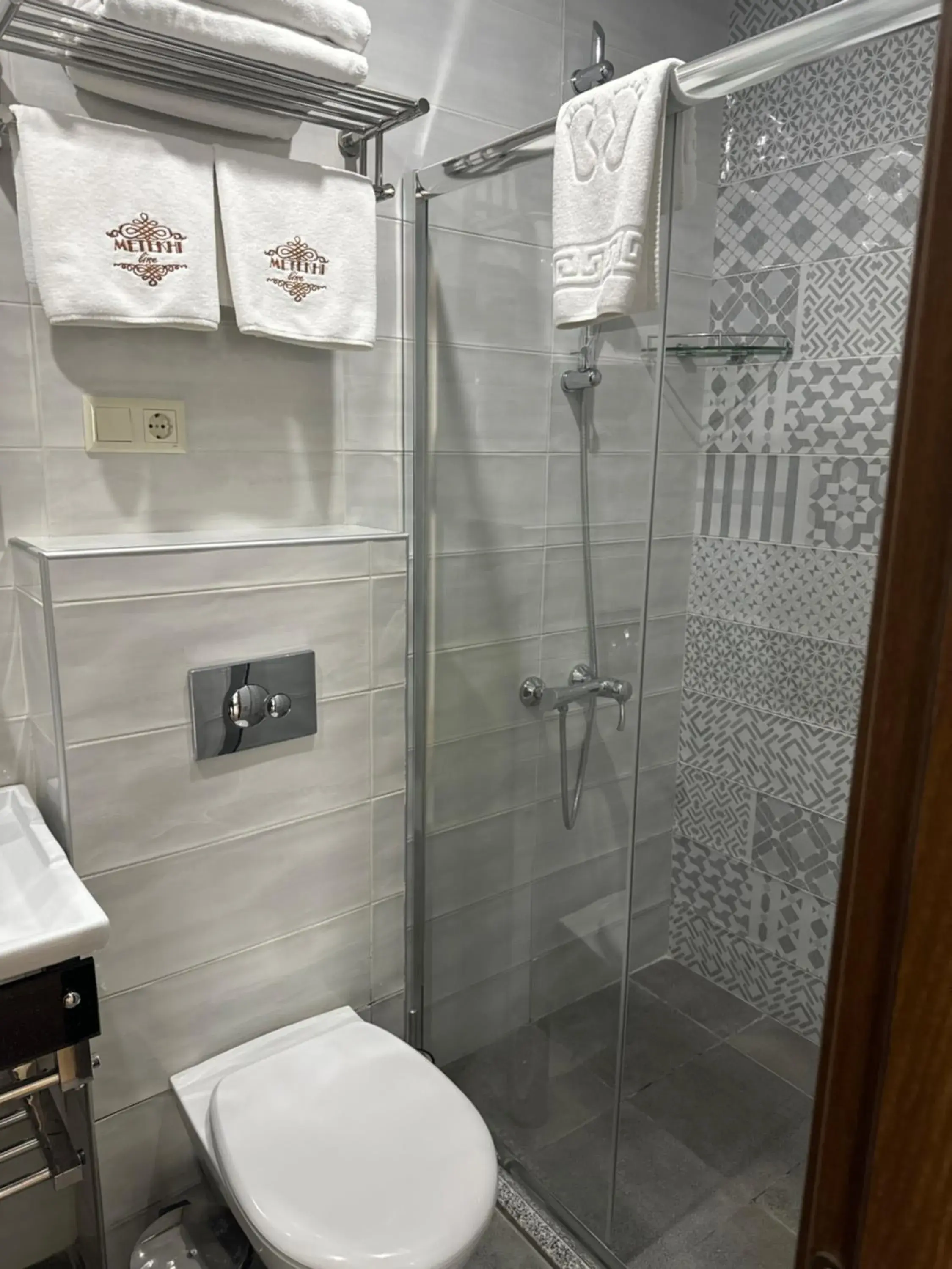 Shower, Bathroom in Hotel Metekhi Line