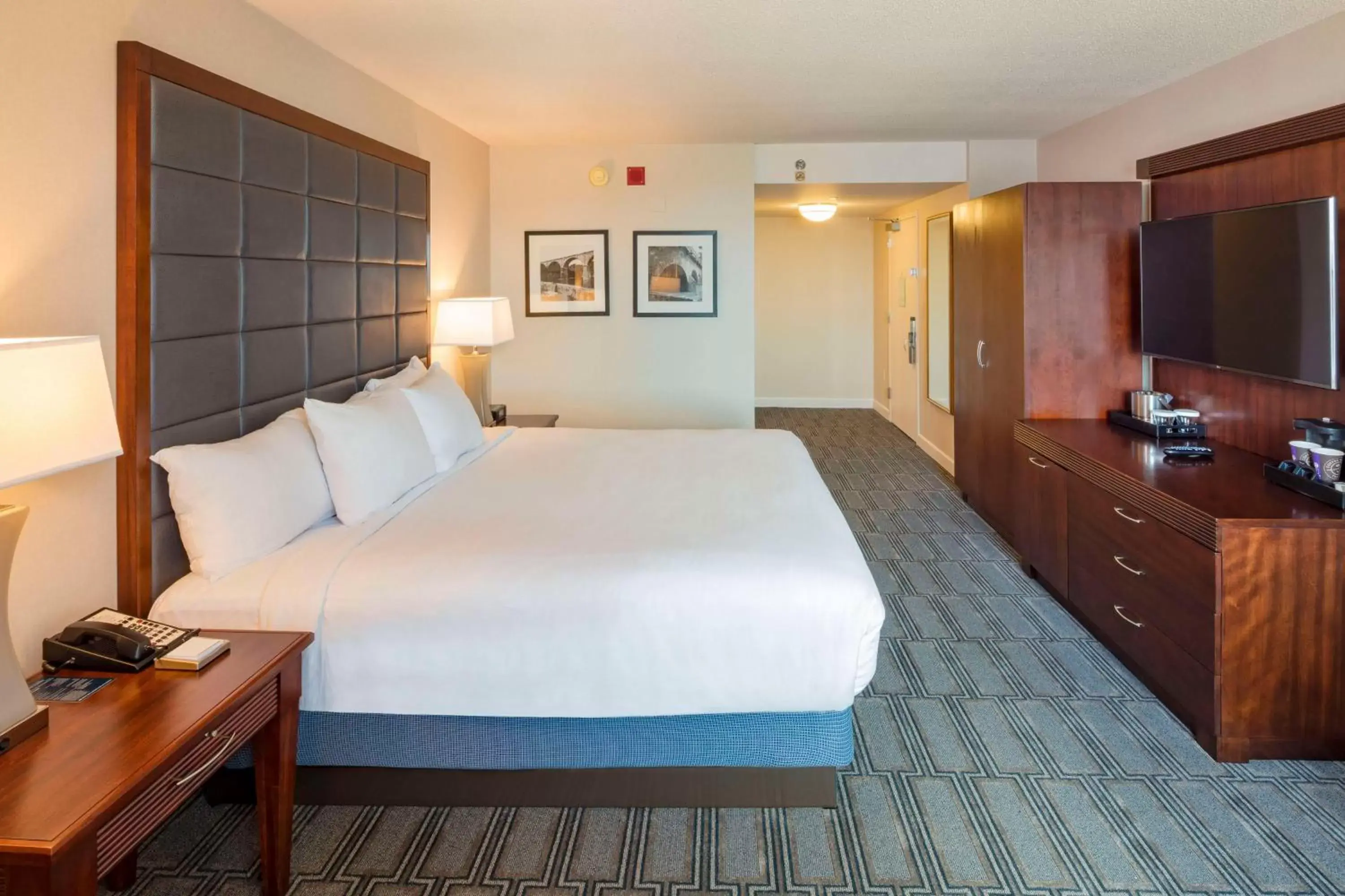 Bedroom, Bed in Hilton Philadelphia at Penn's Landing