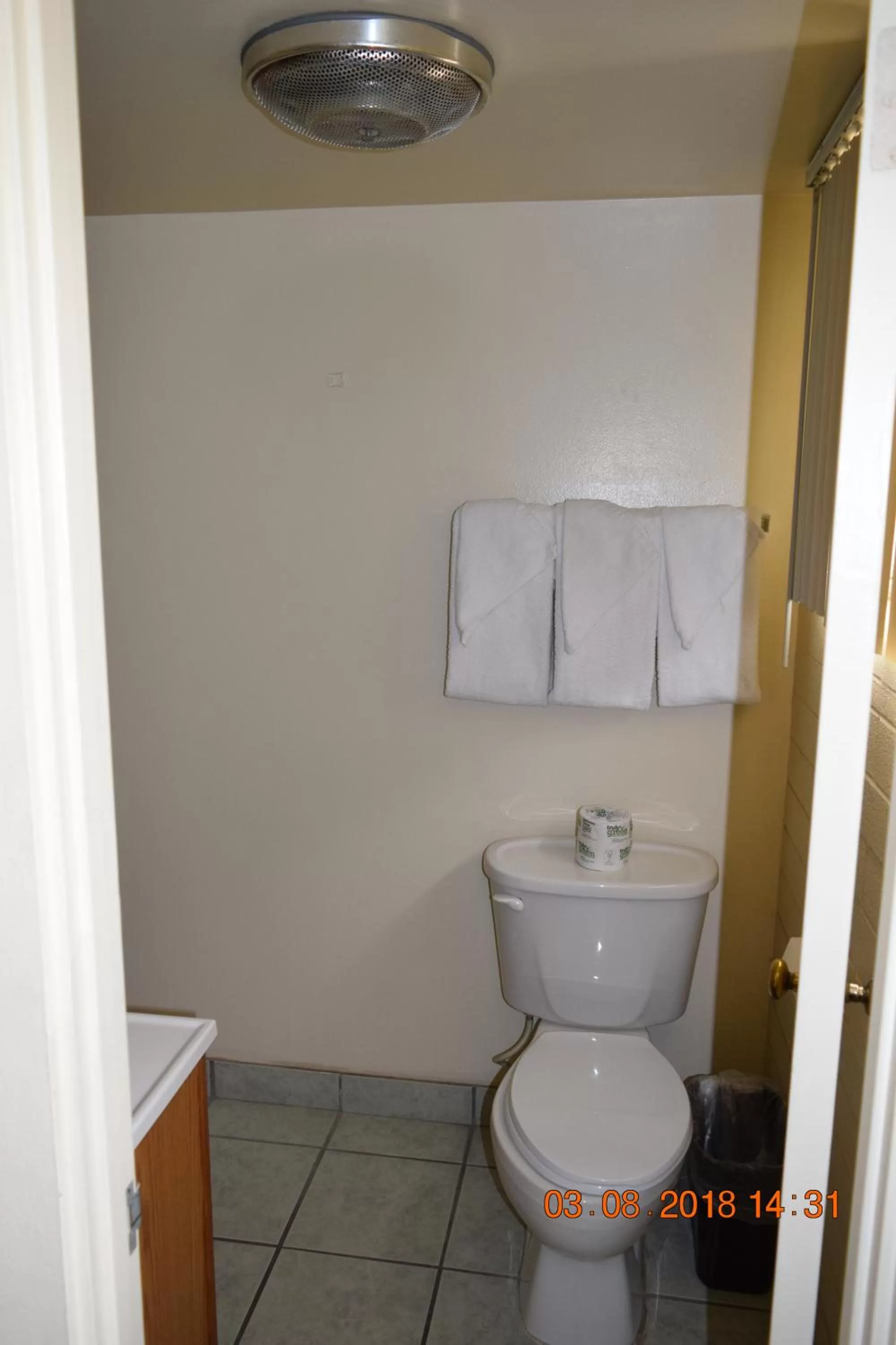 Bathroom in Stanlunds Inn and Suites