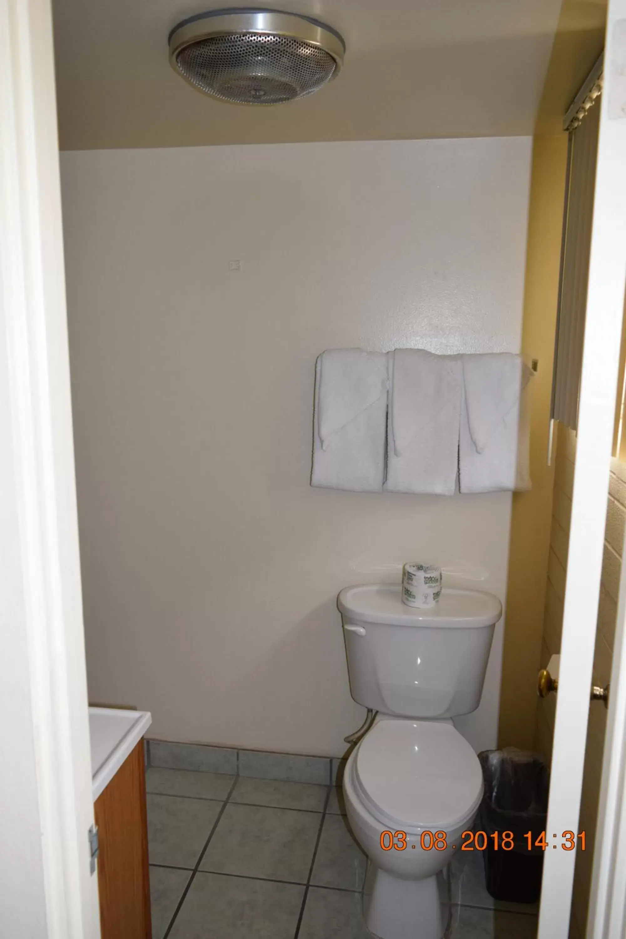 Bathroom in Stanlunds Inn and Suites