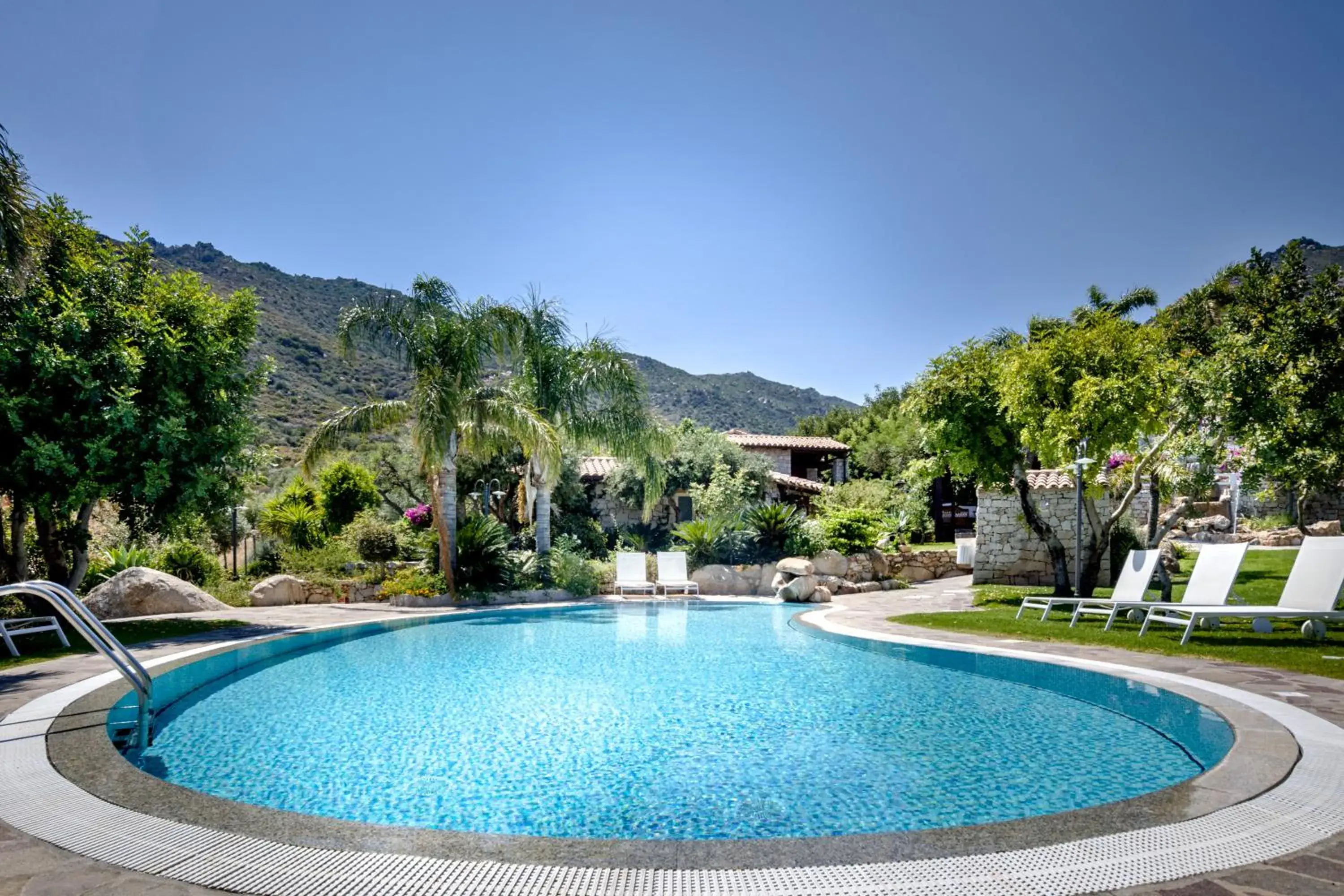 Garden, Swimming Pool in Cruccùris Resort