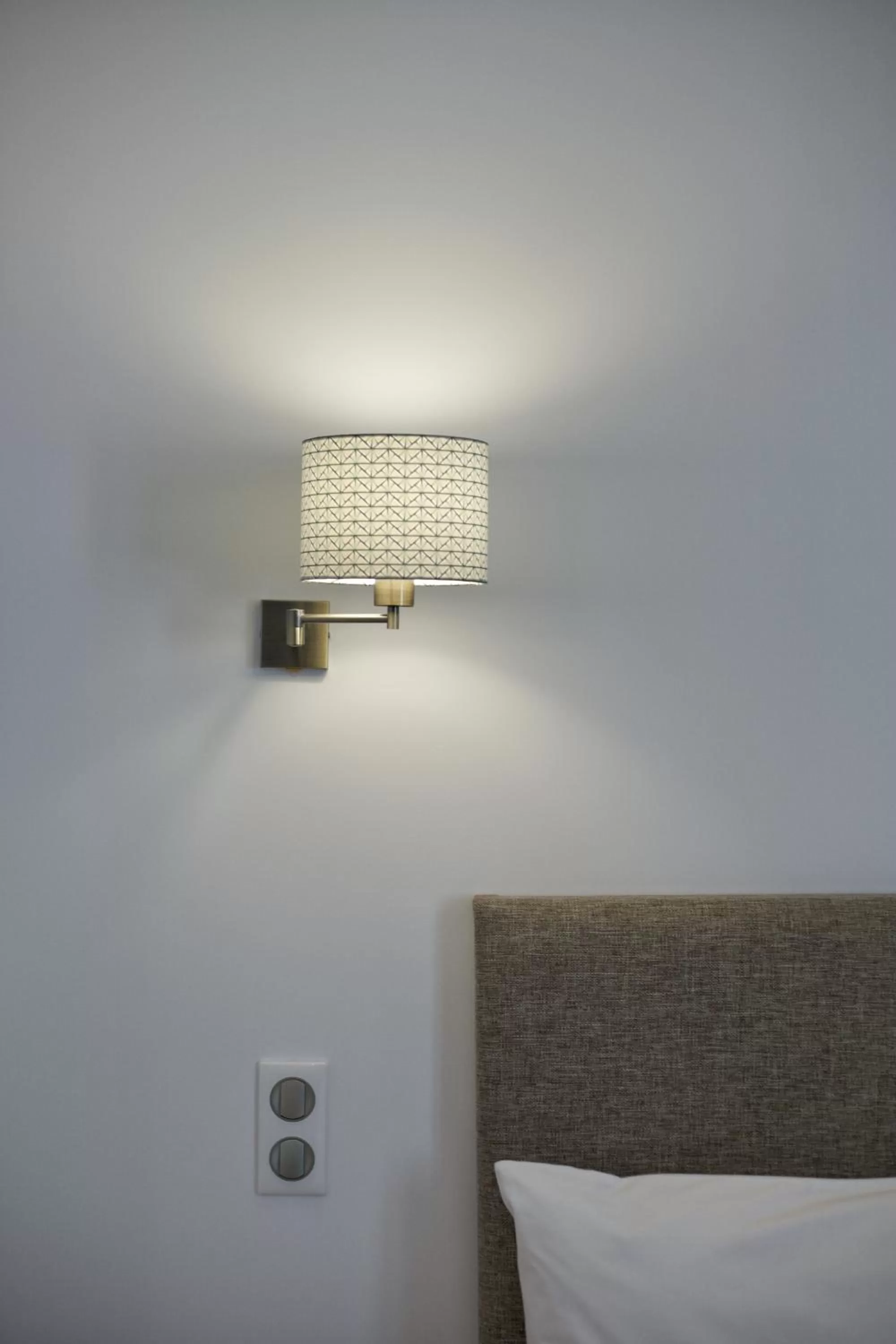 Decorative detail, Bed in Hôtel Henri IV