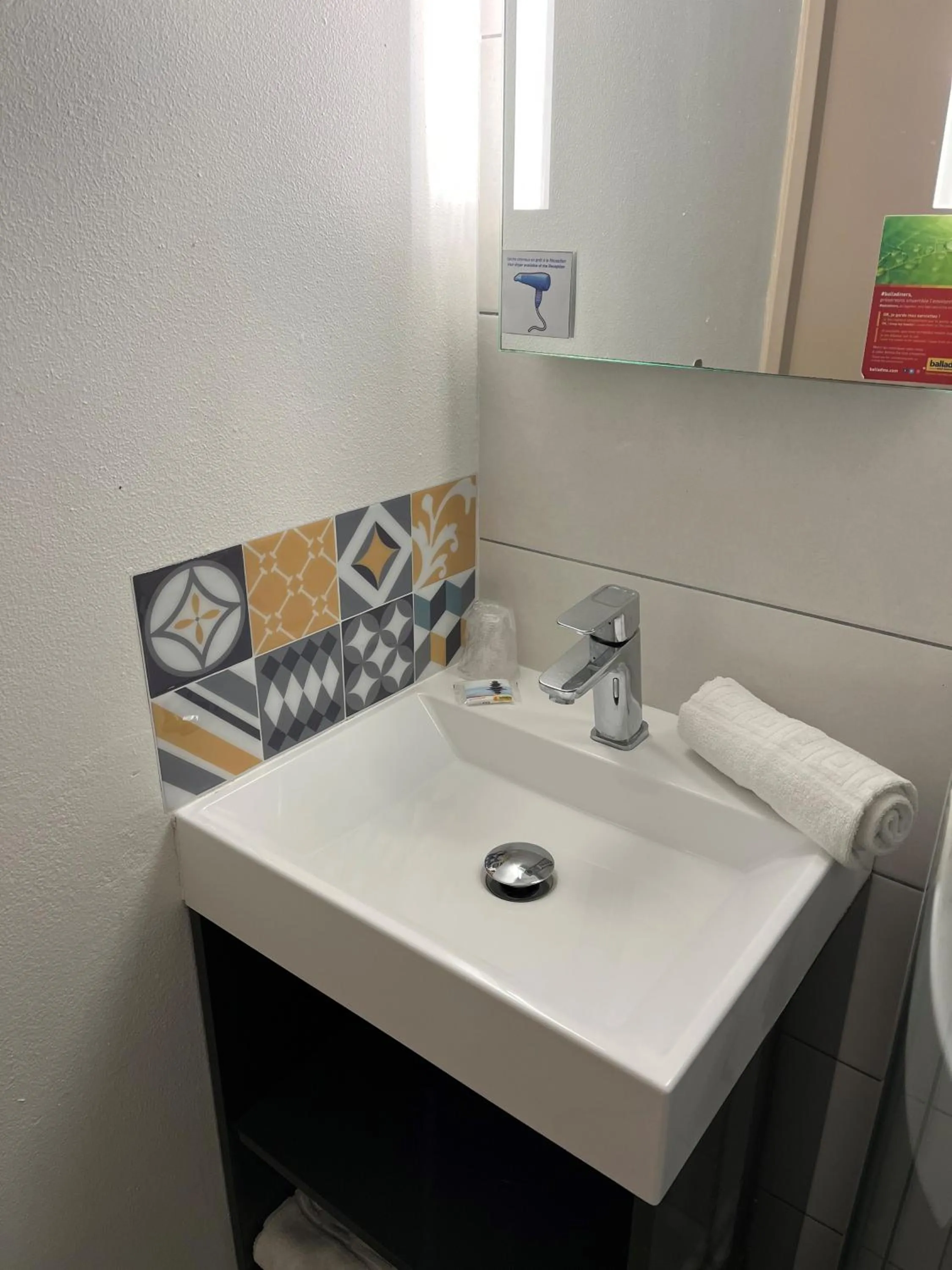 Bathroom in initial by balladins Tours Sud