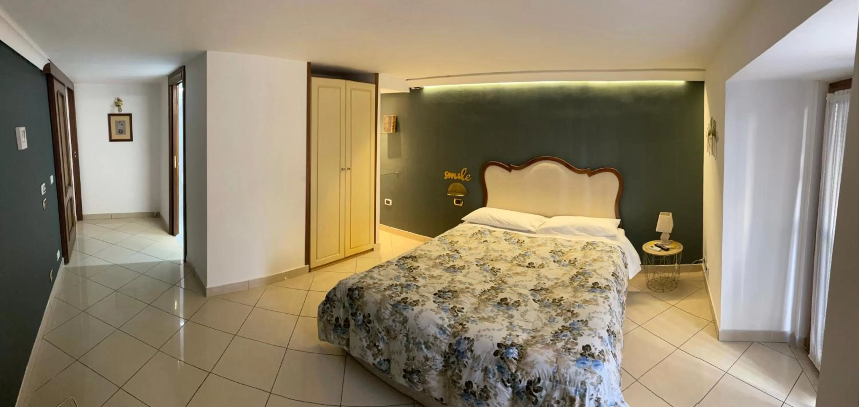 Bed in Medina Central