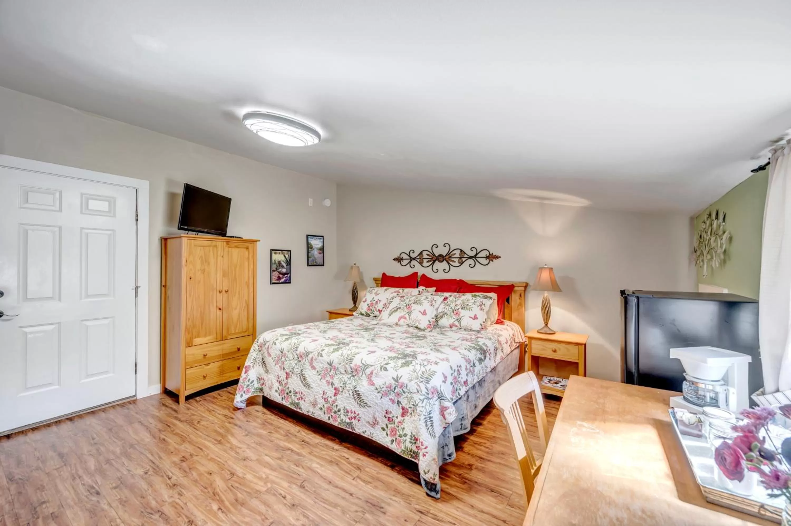 Bedroom, Bed in Full Moon Inn