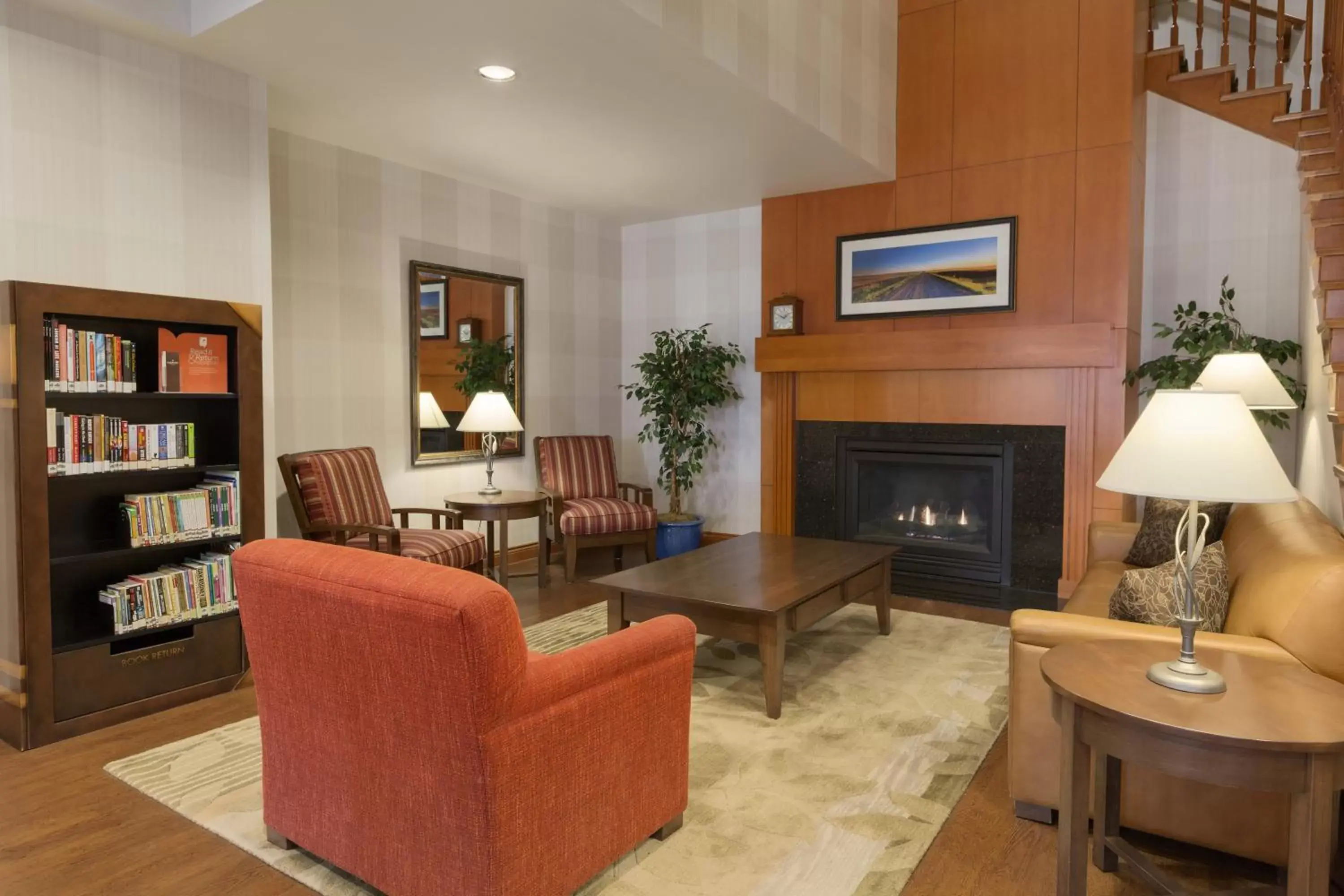 Photo of the whole room, Seating Area in Country Inn & Suites by Radisson, Calgary-Northeast