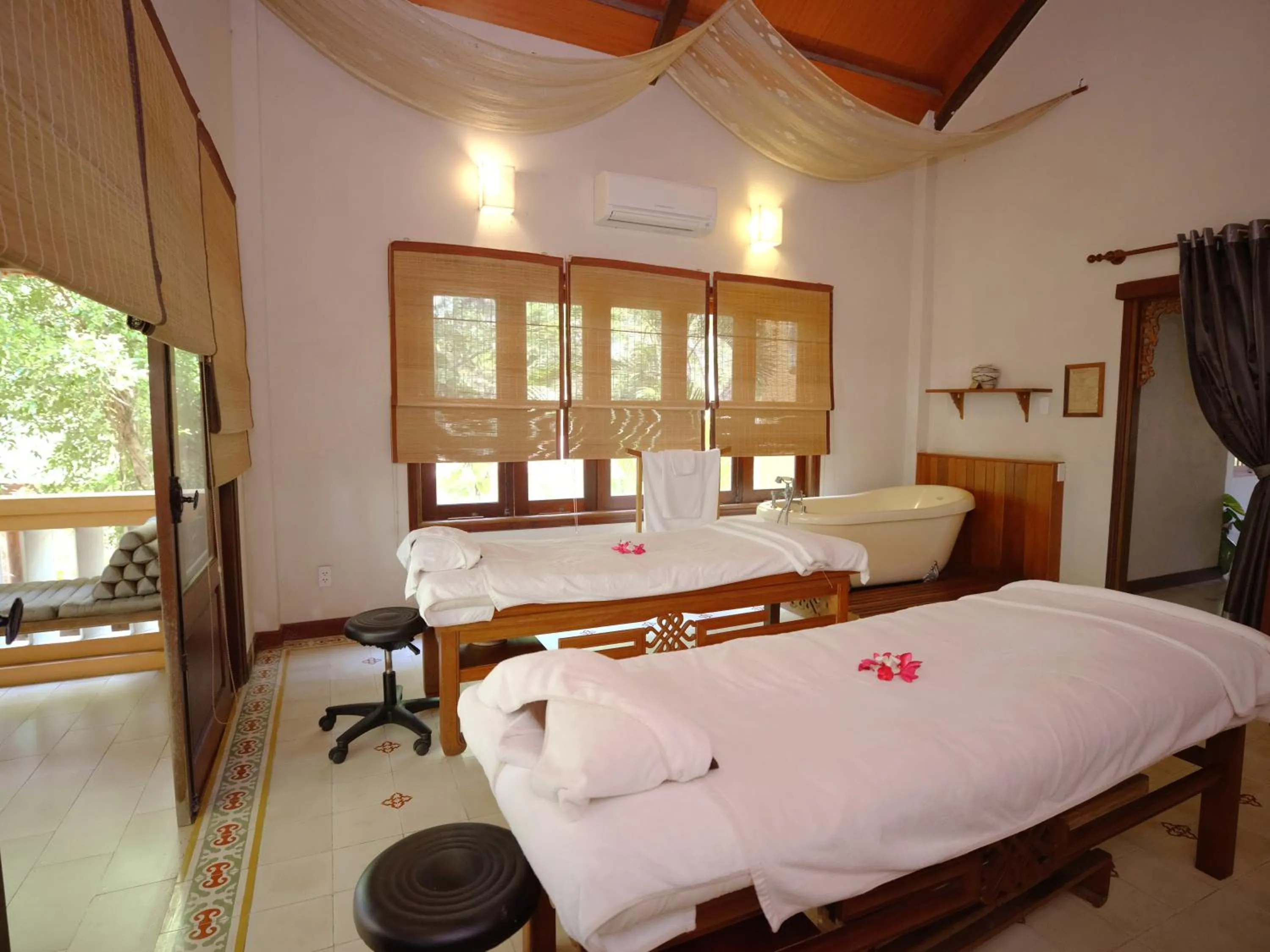 Spa and wellness centre/facilities, Bed in Ho Tram Beach Boutique Resort & Spa