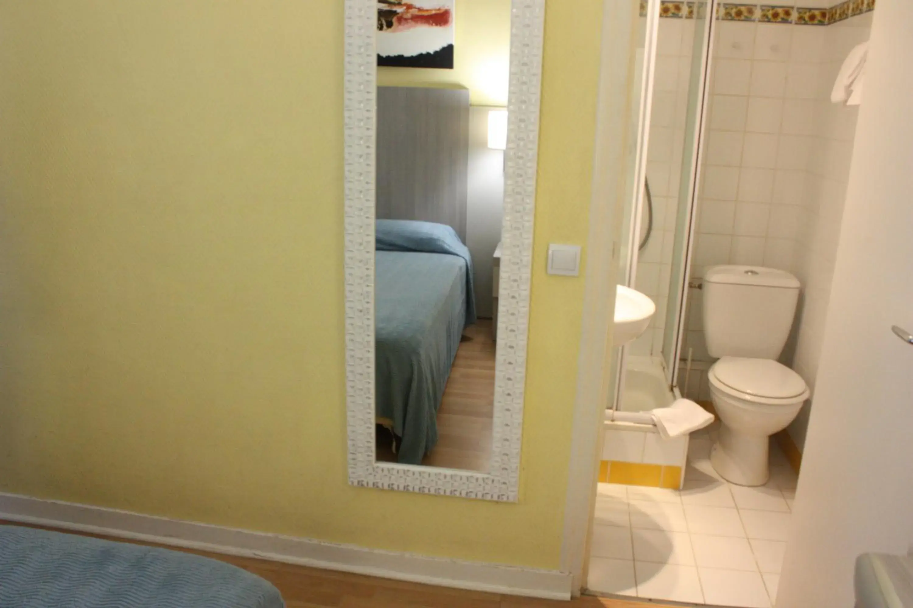 Toilet, Bathroom in Hotel Excelsior Republique