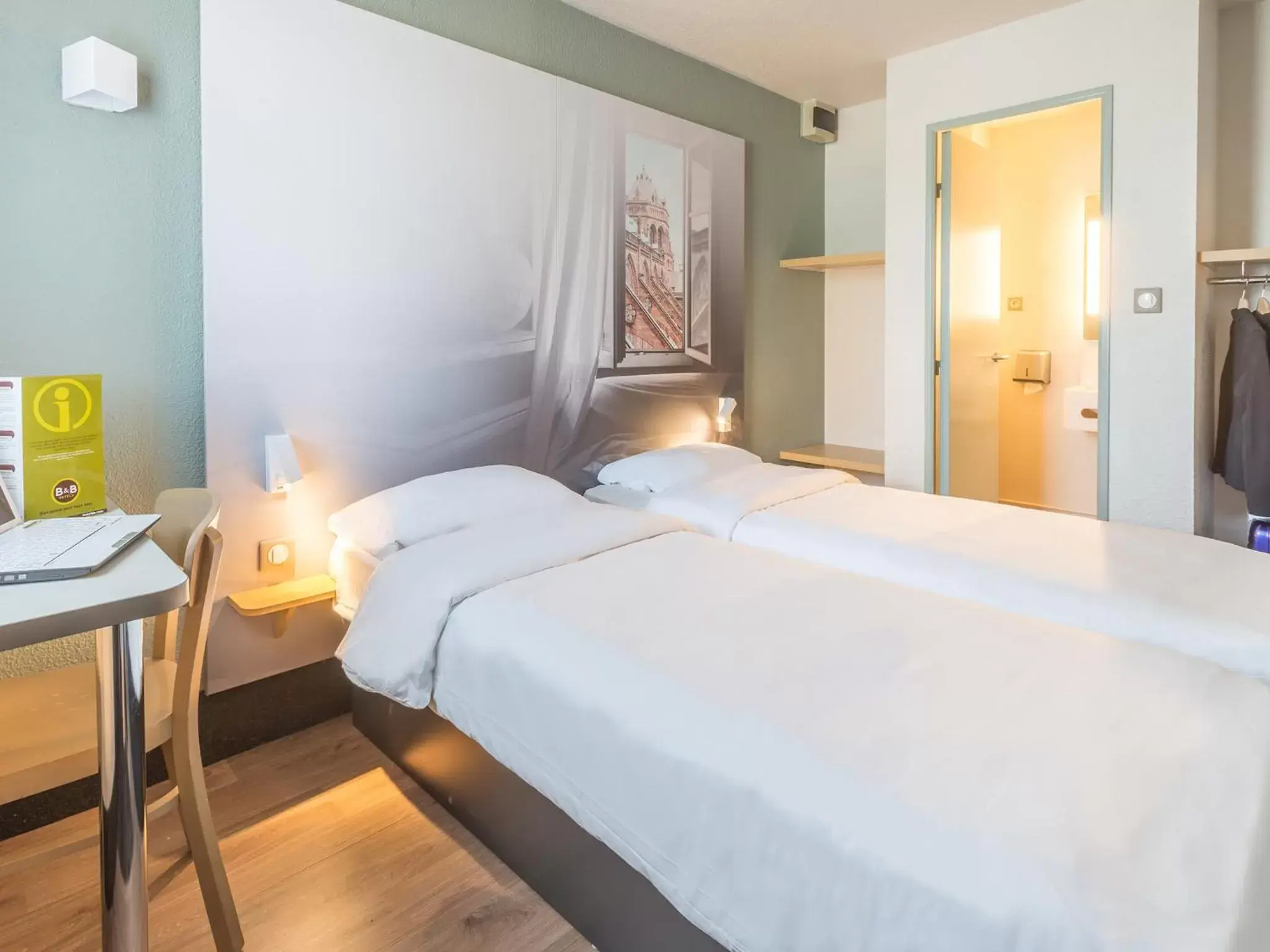 Twin Room in B&B HOTEL Strasbourg Sud Geispolsheim Twin Room in B&B HOTEL Strasbourg Sud Geispolsheim