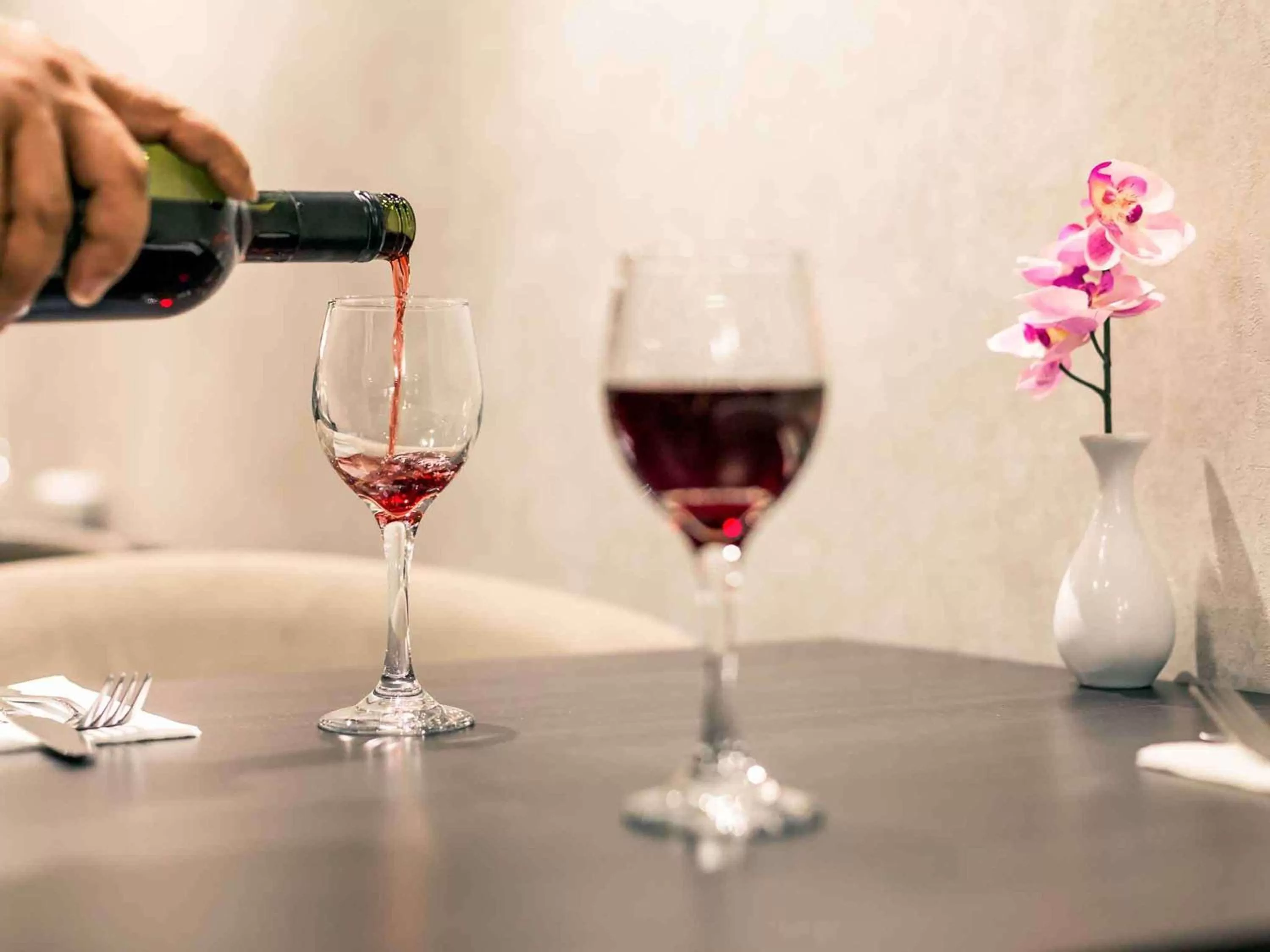 Lounge or bar in Mercure London Heathrow Airport