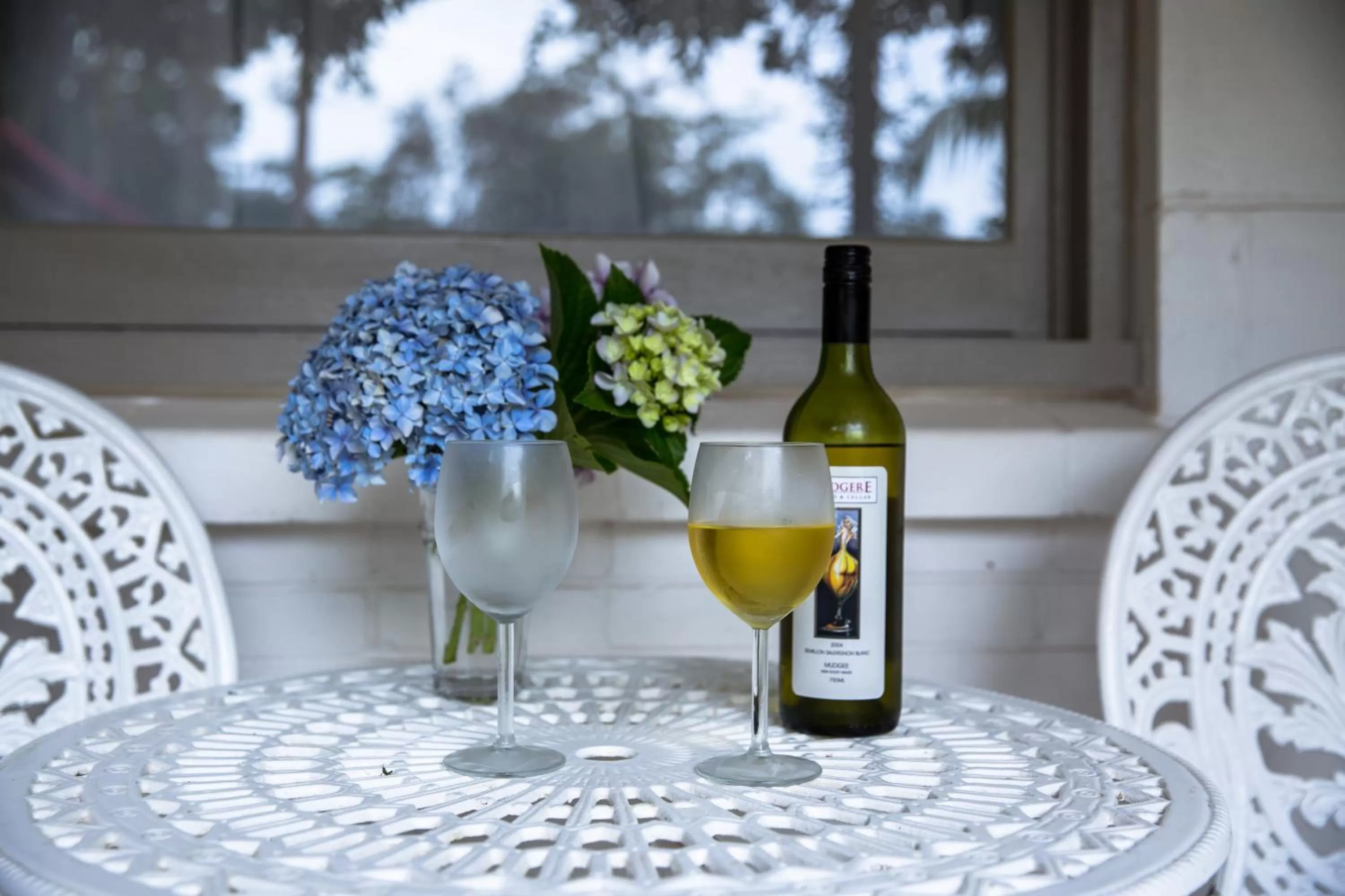 Alcoholic drinks in Tall Trees Motel Mountain Retreat