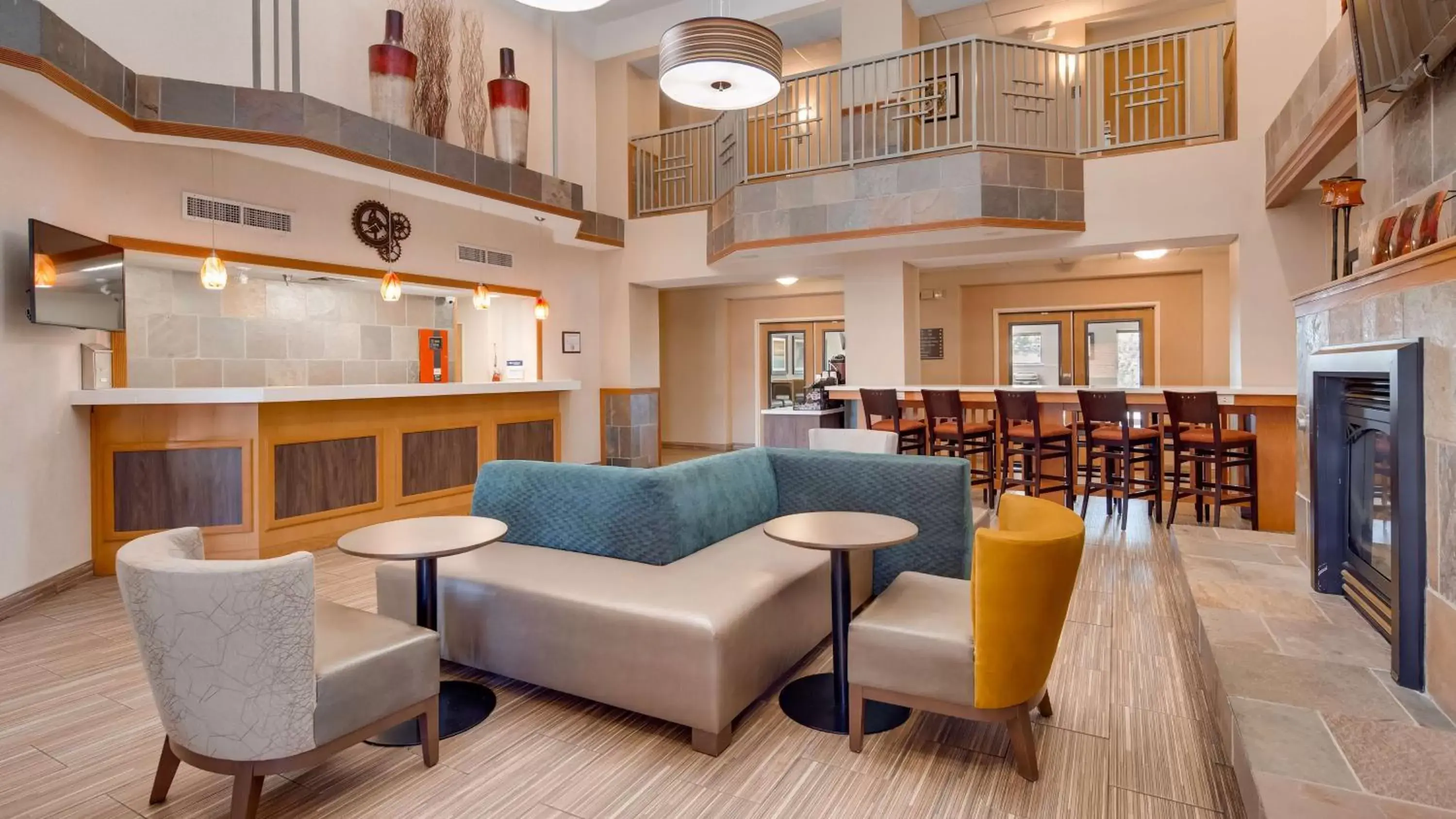 Lobby or reception, Lounge/Bar in Best Western Plus Gateway Inn & Suites - Aurora