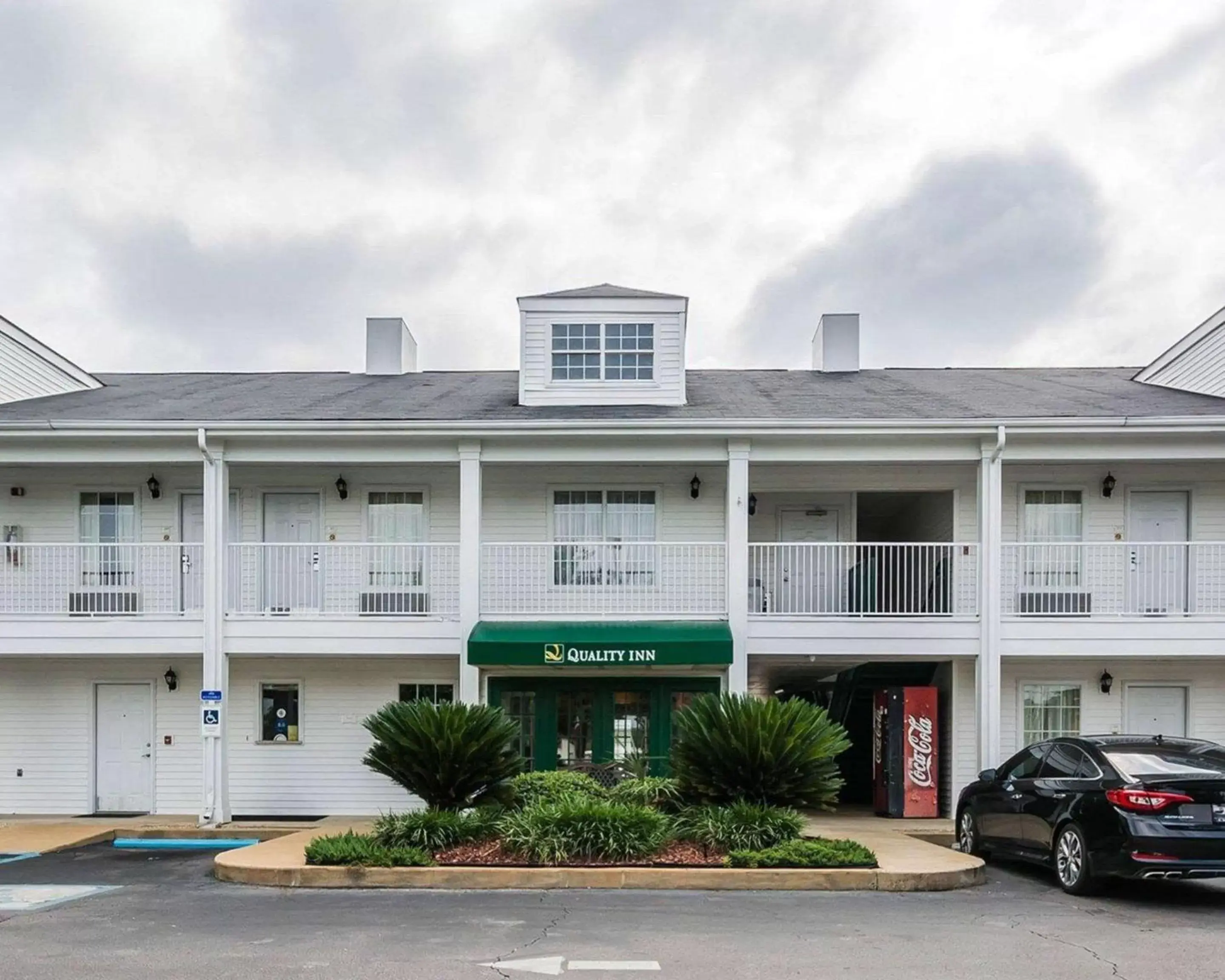 Property Building in Quality Inn Bainbridge