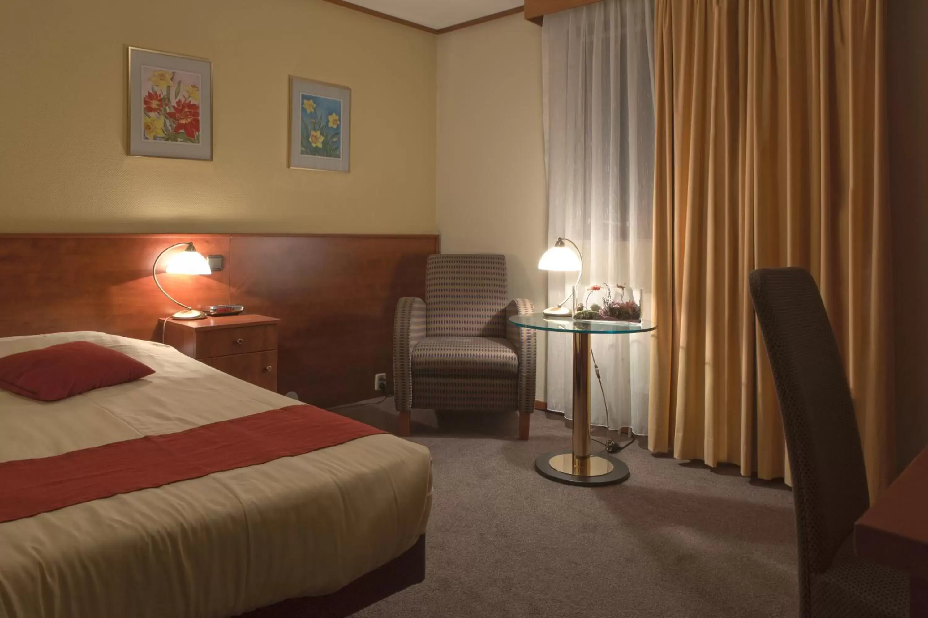 Seating area, Bed in Hotel Het Landhuis