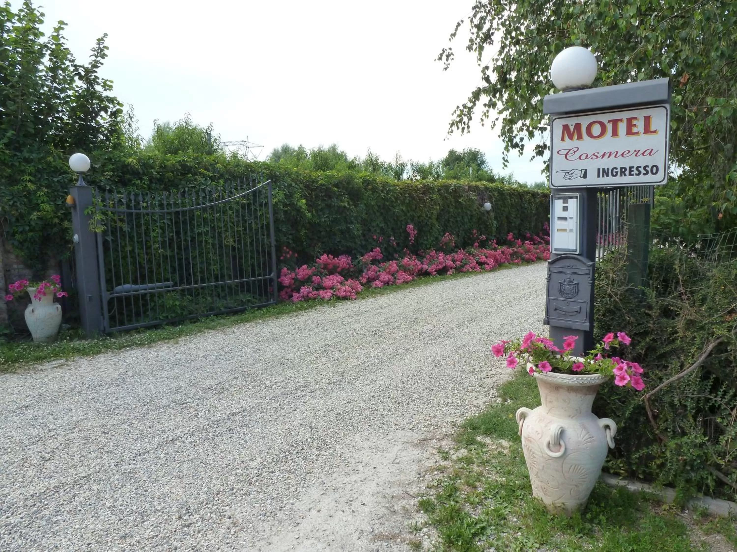 Property building in Albergo Cosmera