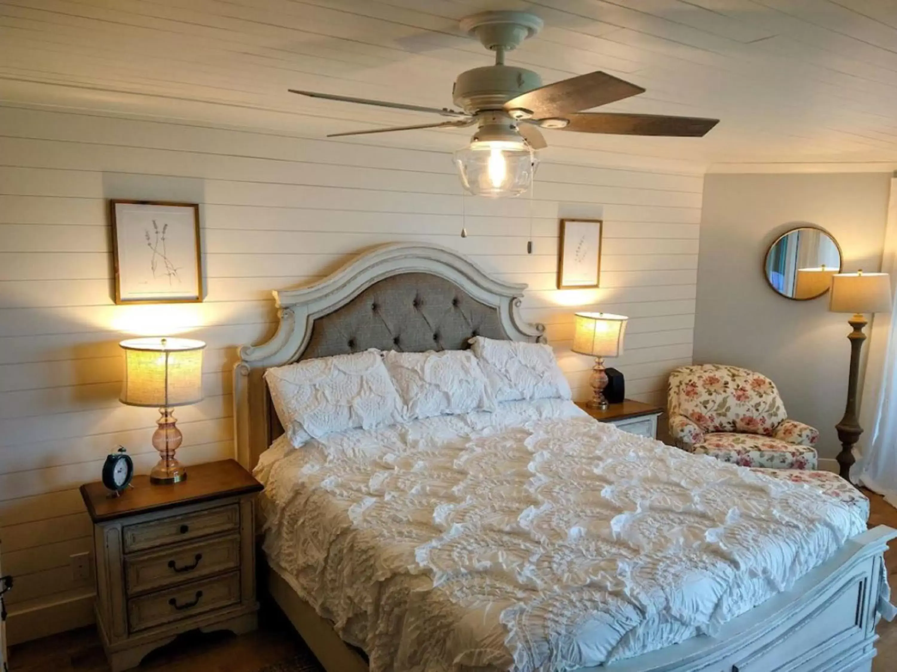 Bed in Hibiscus Oceanfront Resort