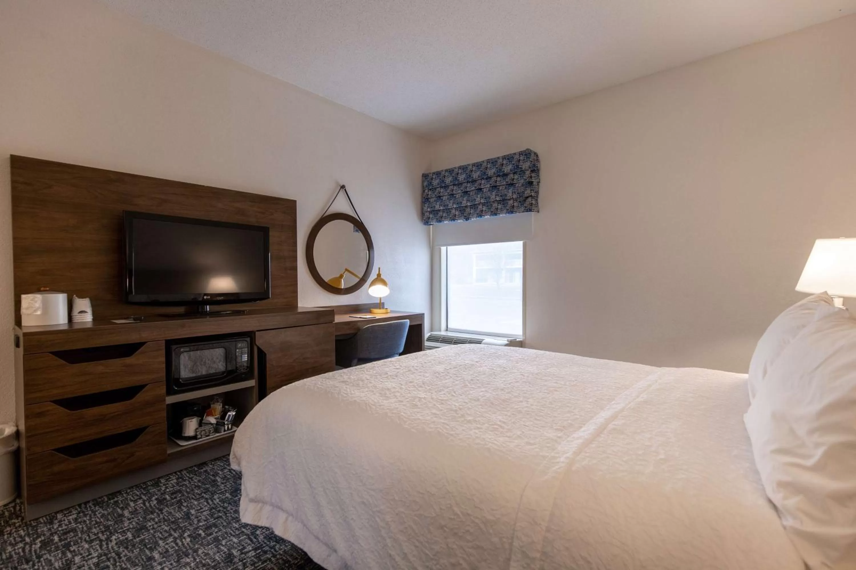 Bedroom, Bed in Hampton Inn by Hilton of Kuttawa Eddyville