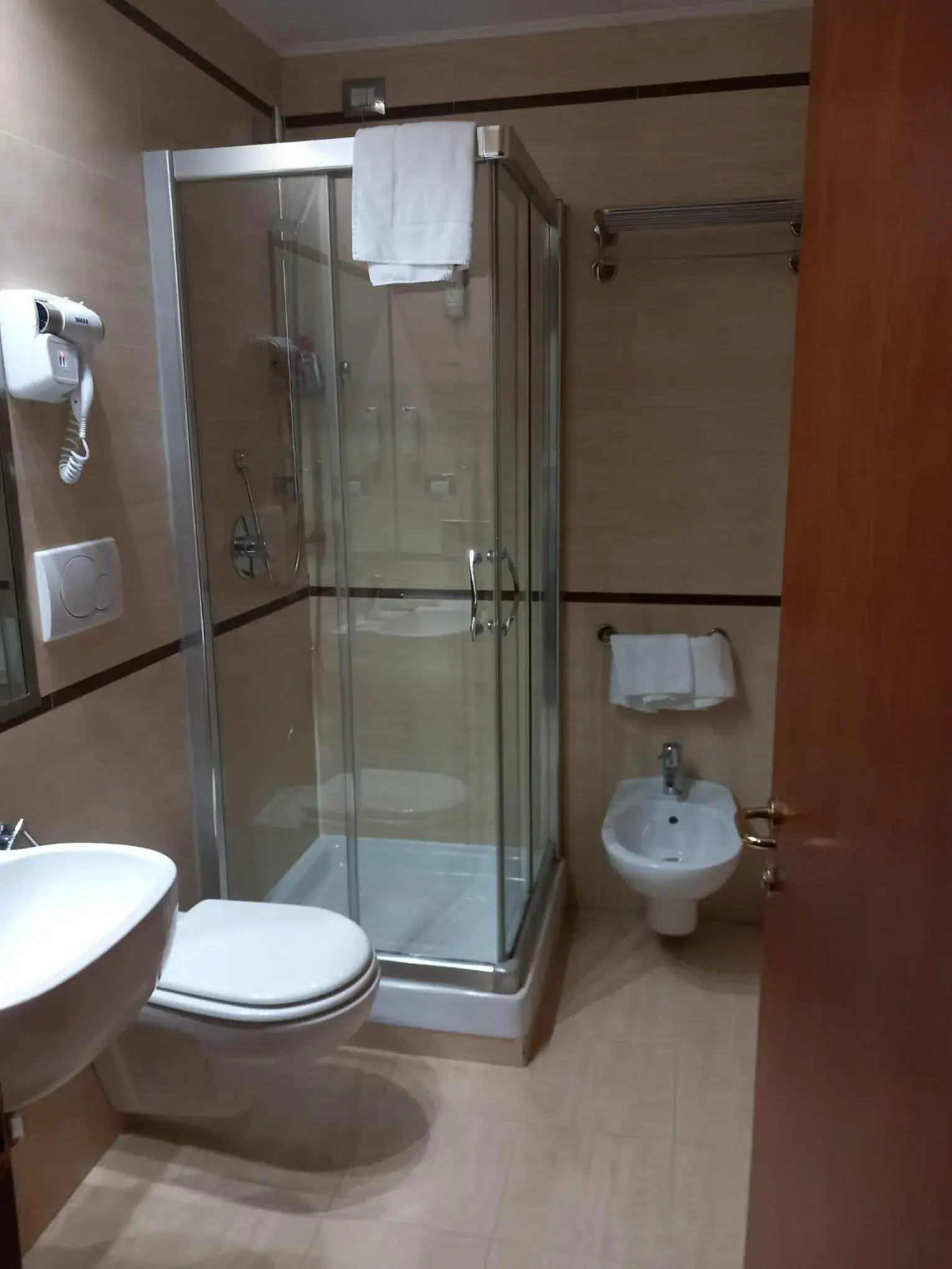 Bathroom in Cervara Park Hotel