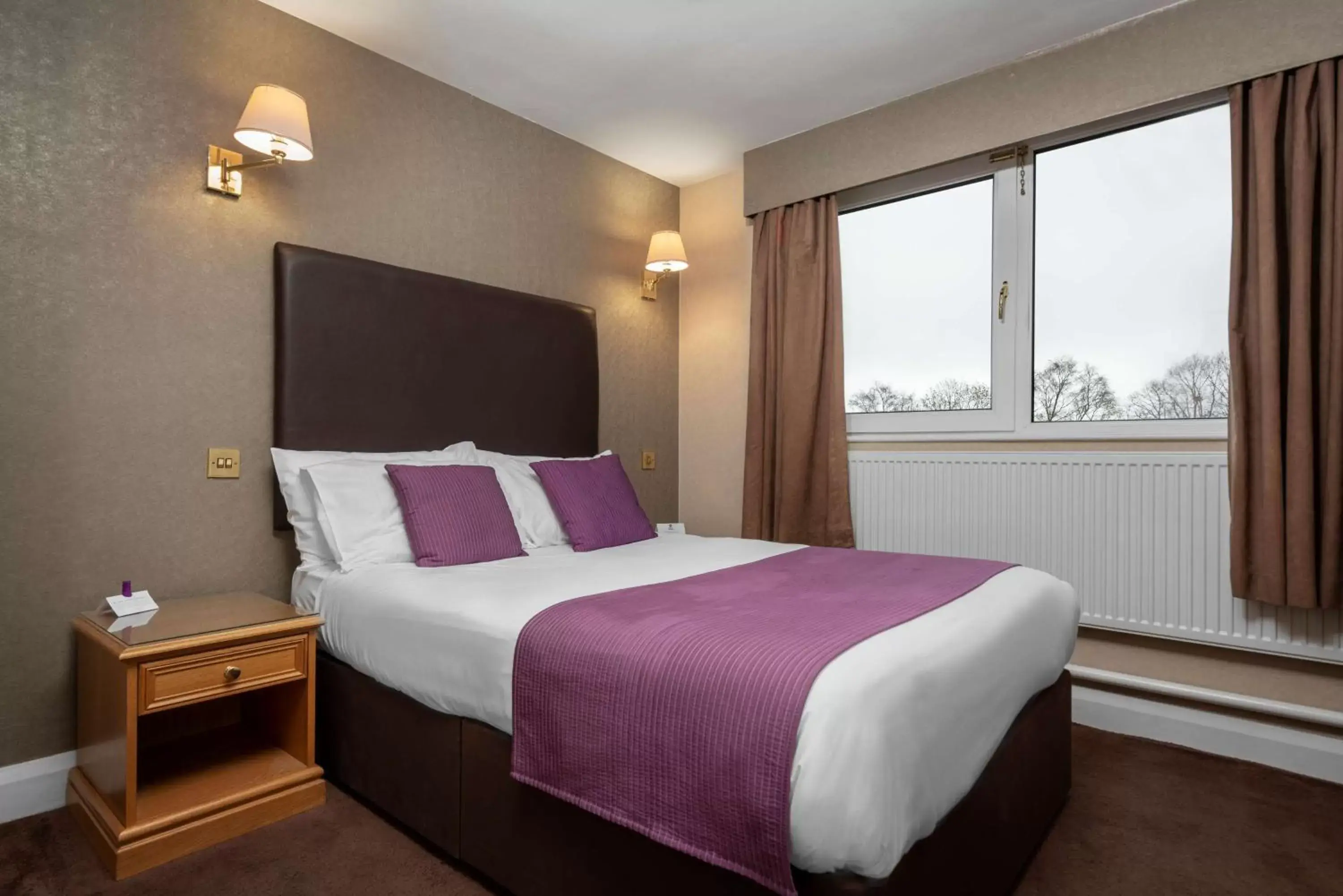 Photo of the whole room, Bed in Burnley West Higher Trapp Hotel