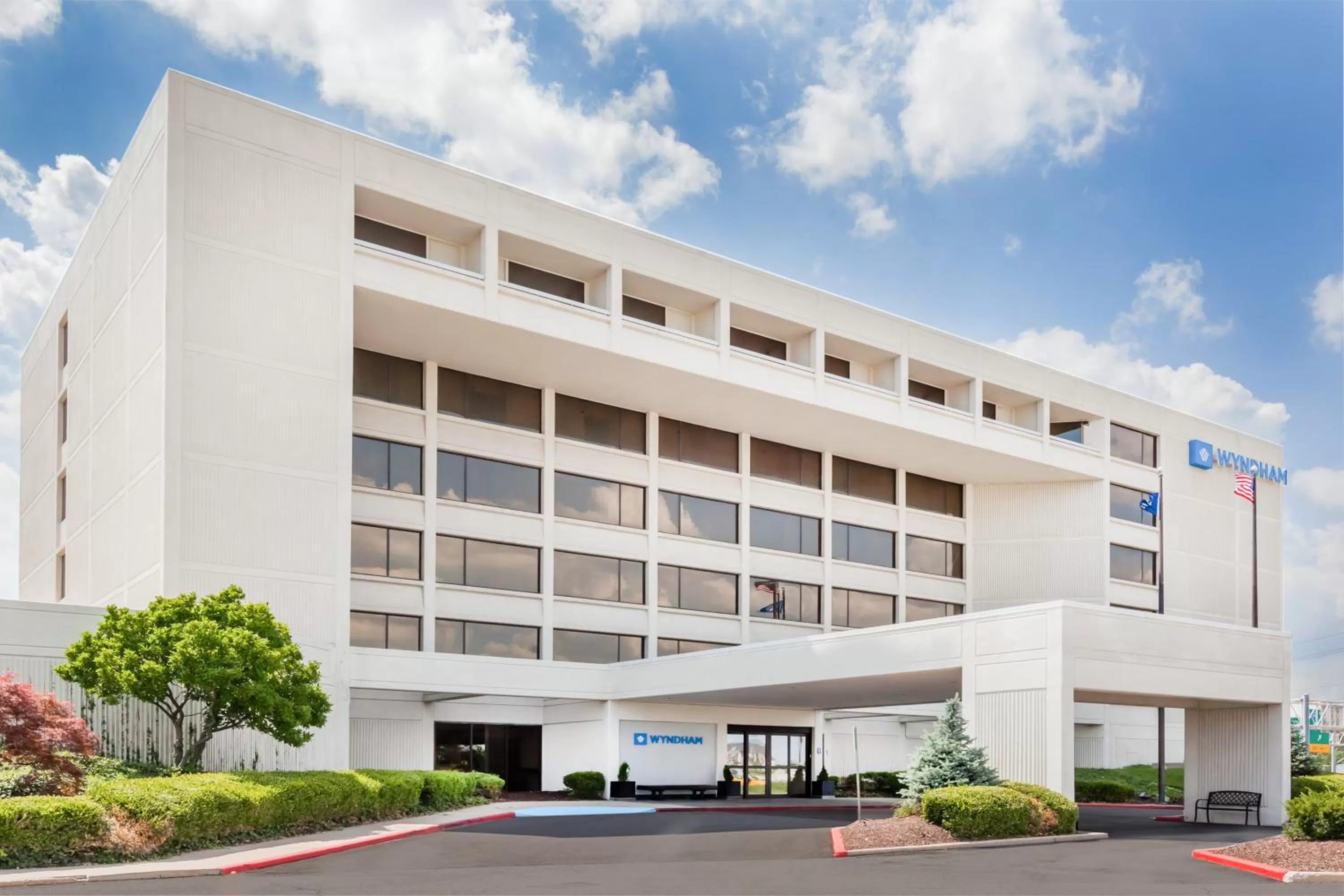 Property building in Wyndham Indianapolis Airport