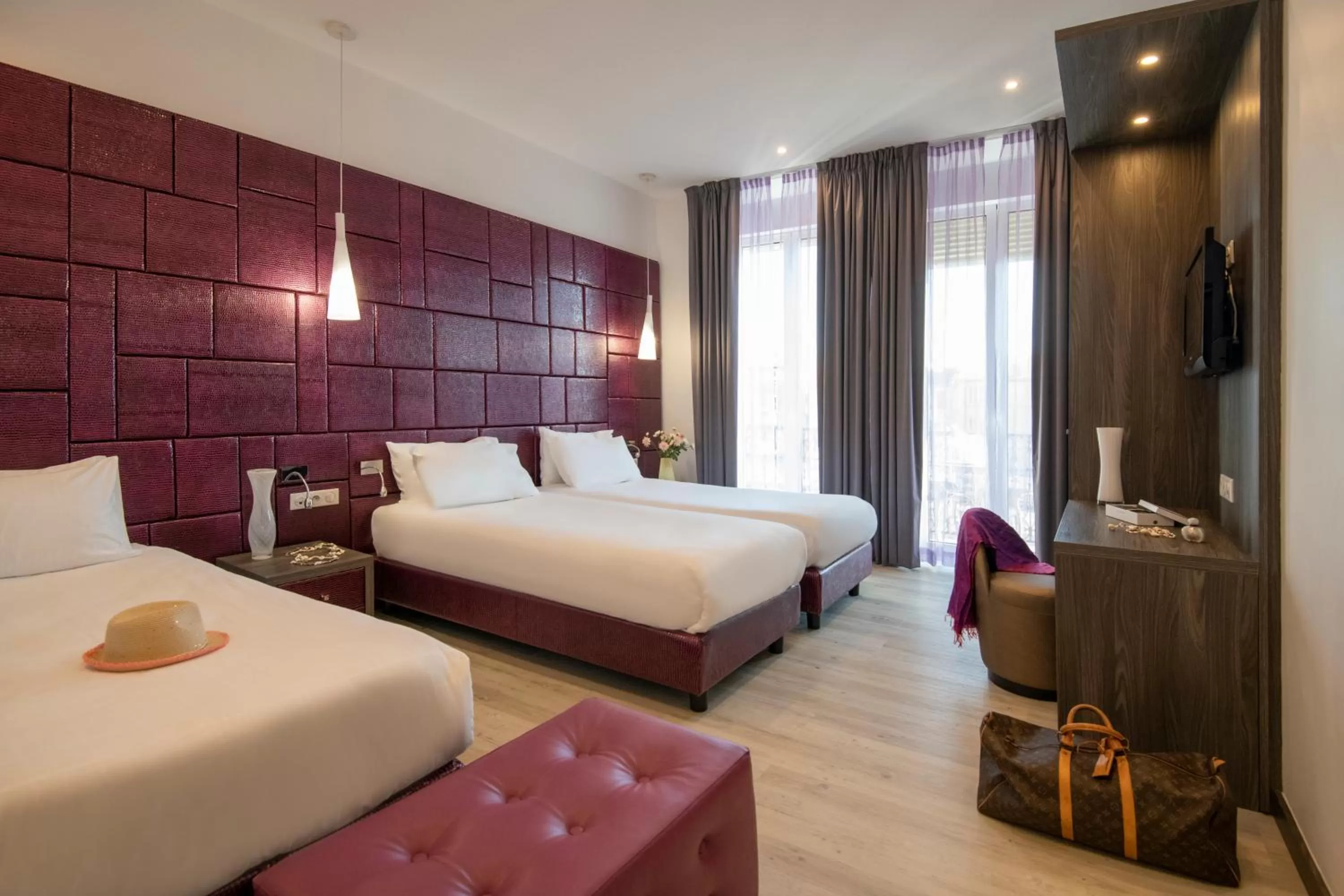 Bedroom, Bed in GOLDEN TULIP CANNES HOTEL de PARIS