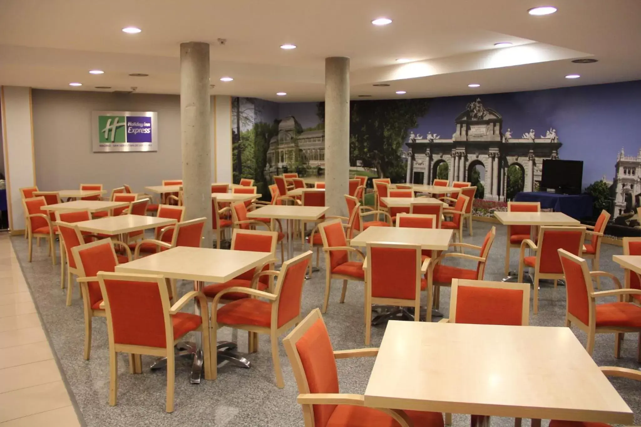 Breakfast, Restaurant/Places to Eat in Holiday Inn Express San Sebastian de los Reyes, an IHG Hotel