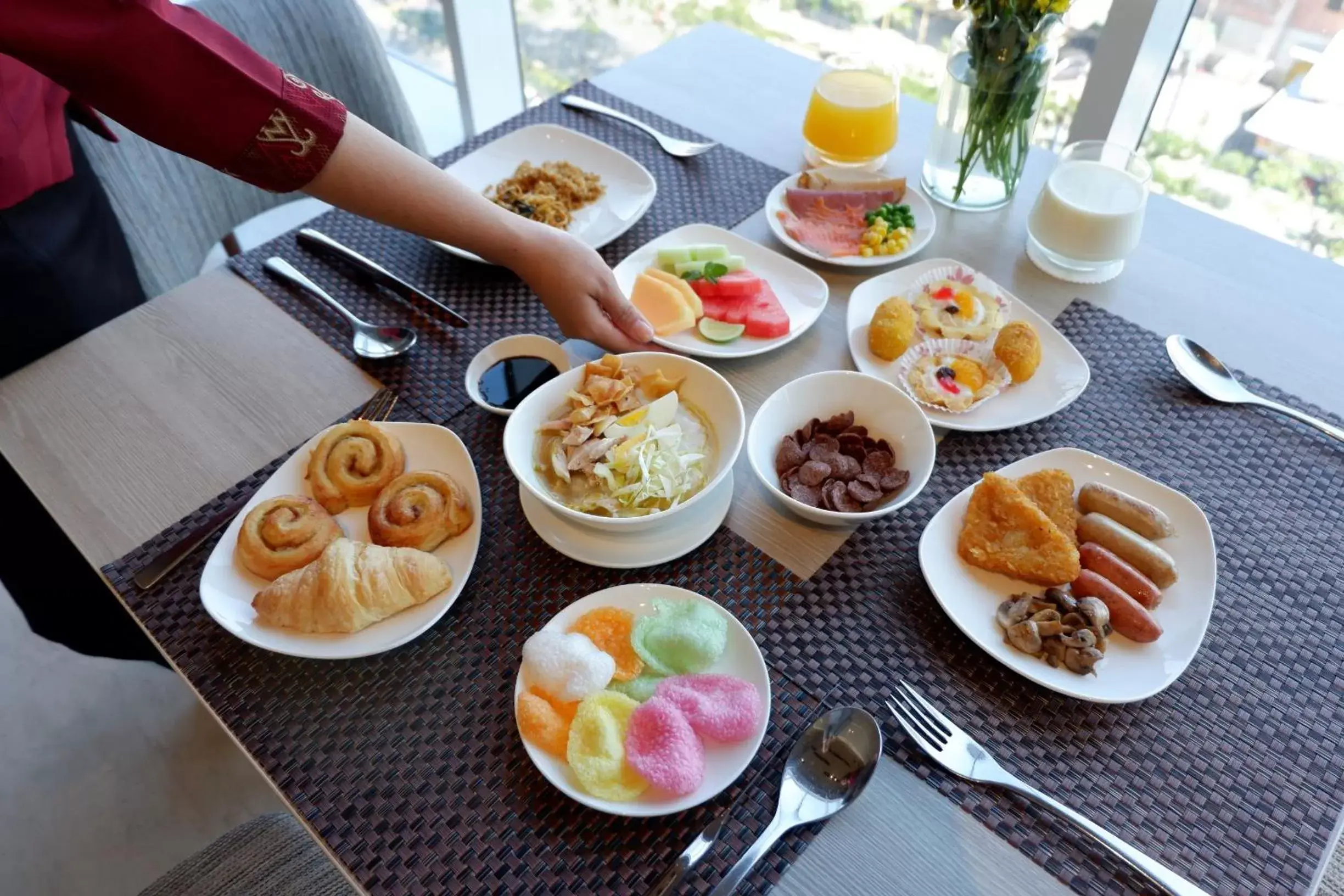 Breakfast in Oakwood Hotel & Residence Surabaya