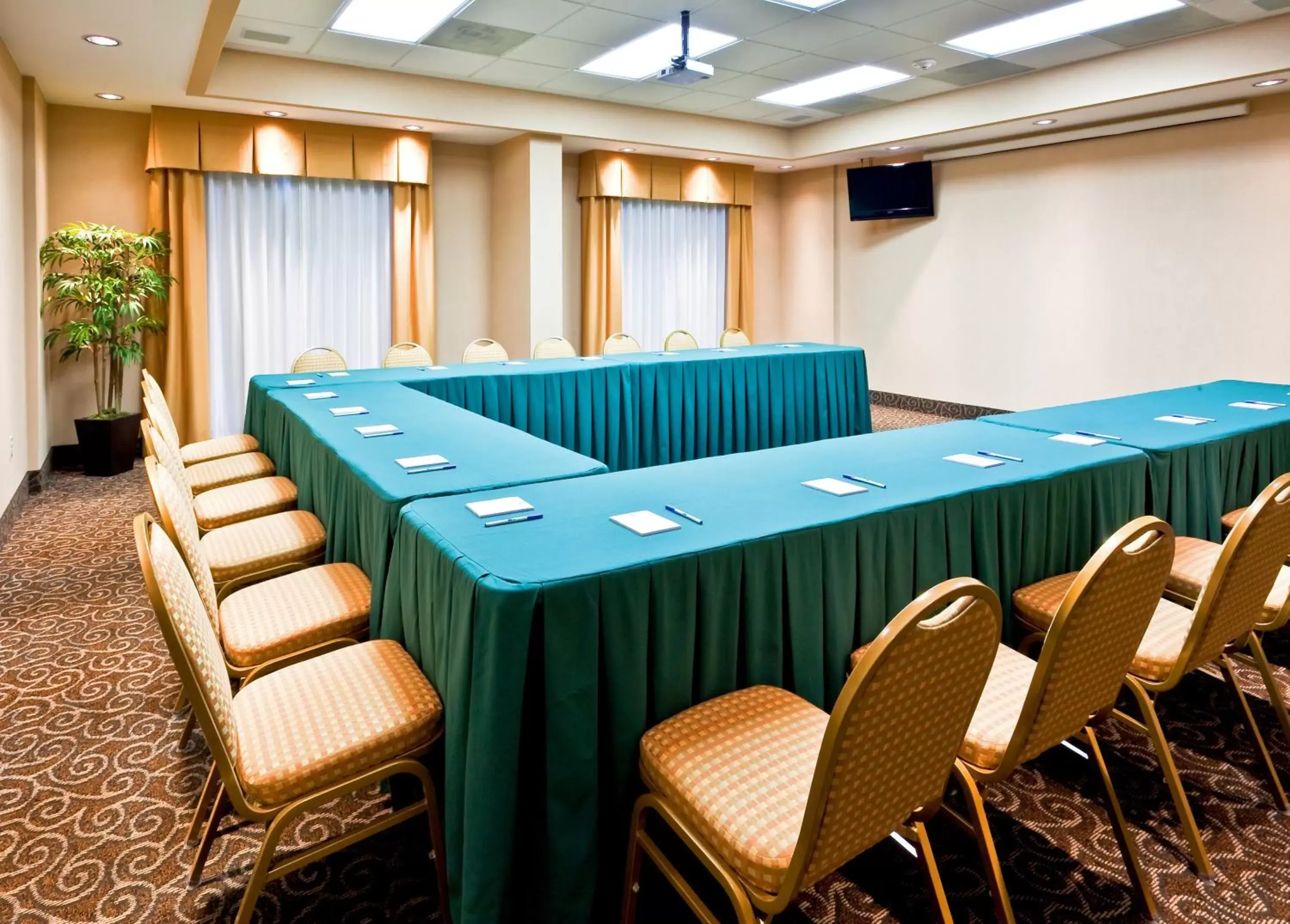 Meeting/conference room in Holiday Inn Express & Suites Monterrey Aeropuerto, an IHG Hotel