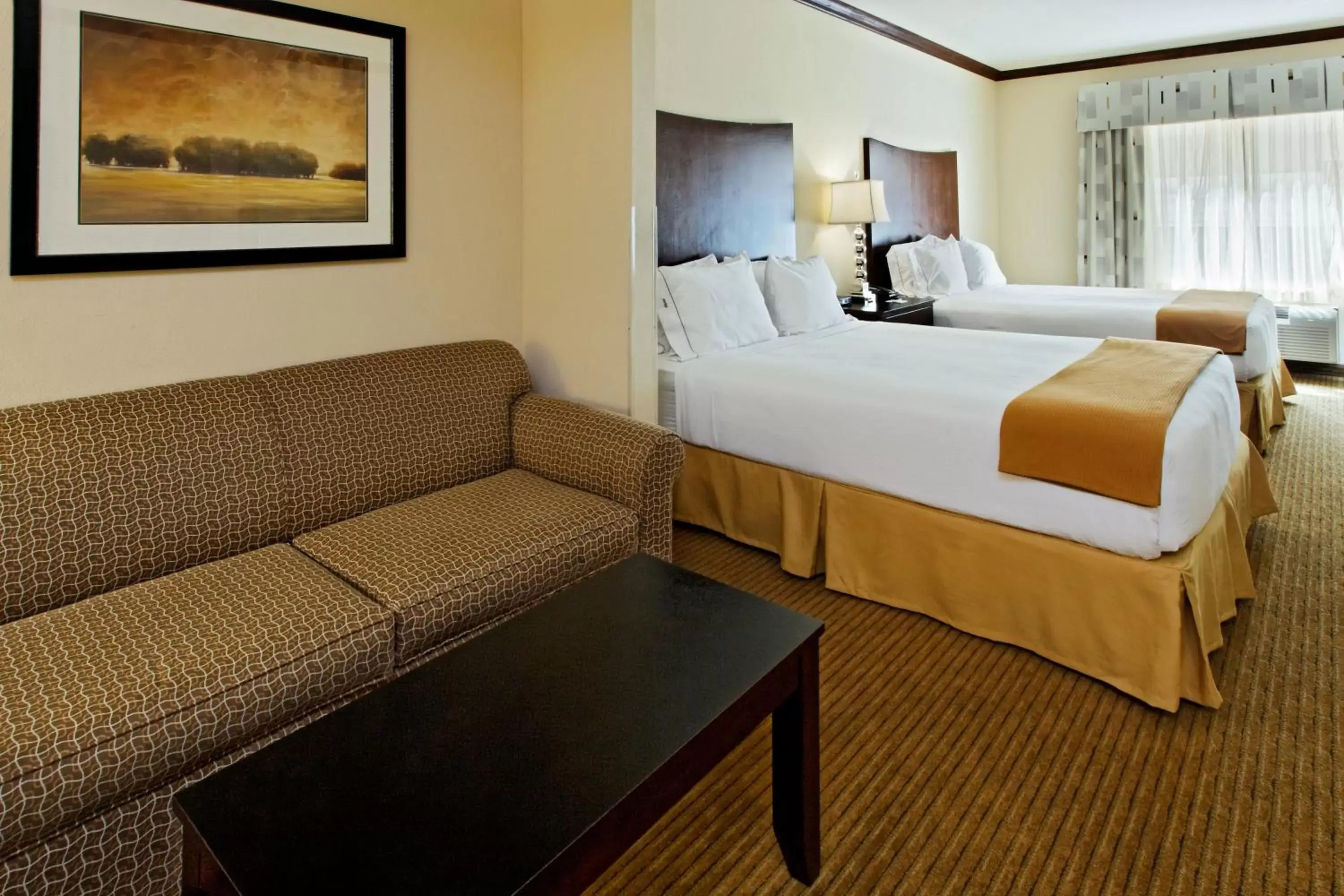 Photo of the whole room, Bed in Holiday Inn Express Hotel & Suites Cleburne, an IHG Hotel