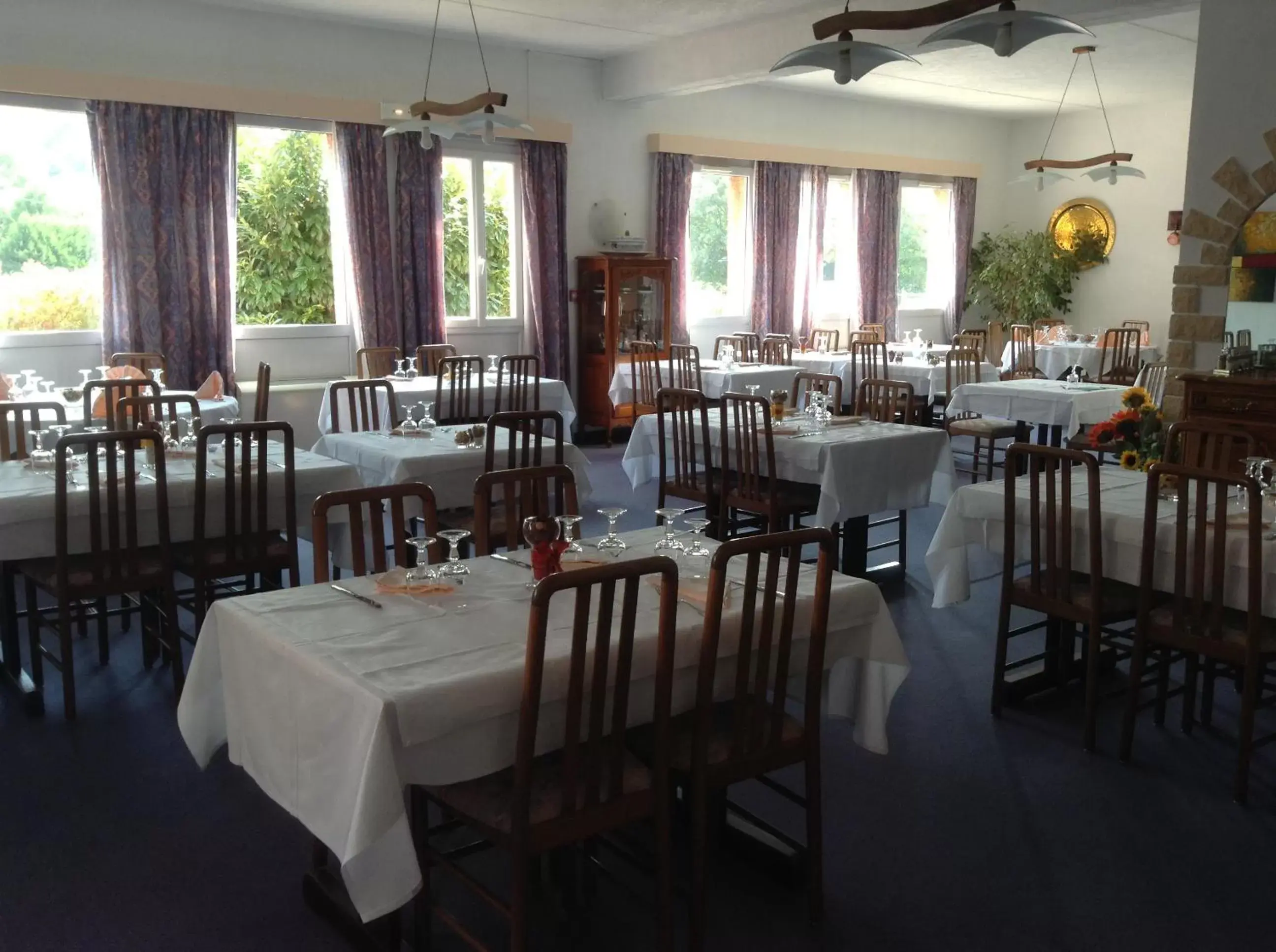 Restaurant/Places to Eat in HOTEL De La Tour Saint Etienne SUD