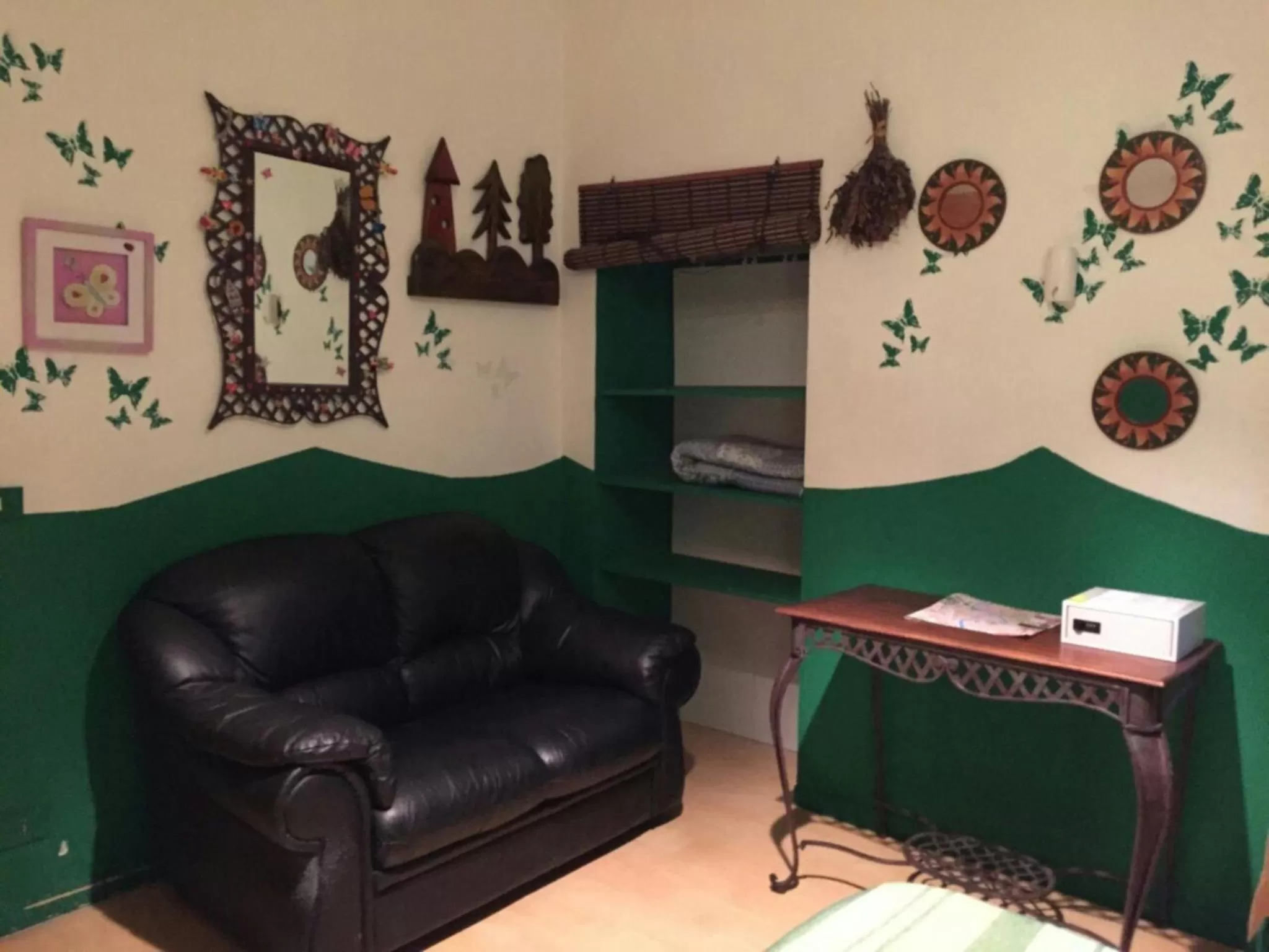 Photo of the whole room in Casa White