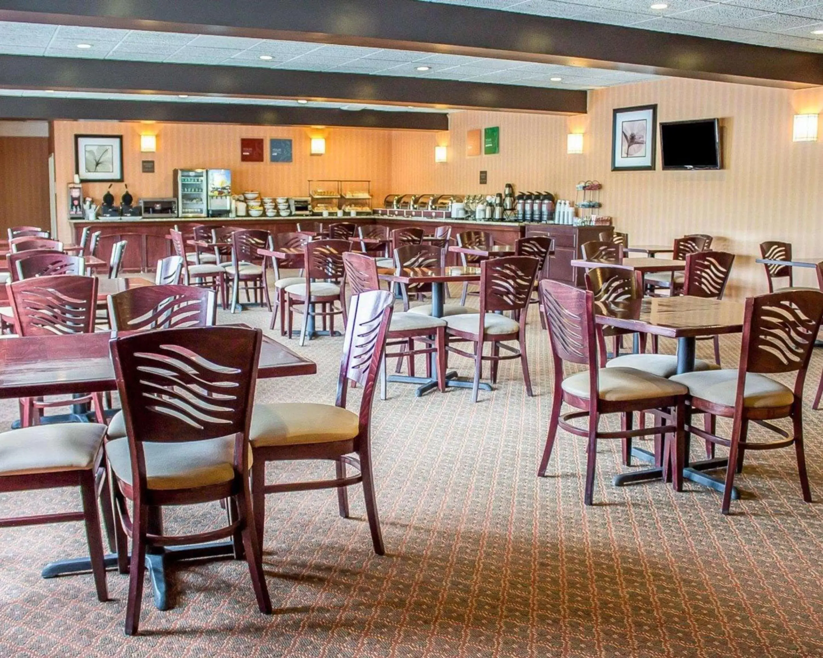 Restaurant/Places to Eat in Norwood Inn & Suites Columbus