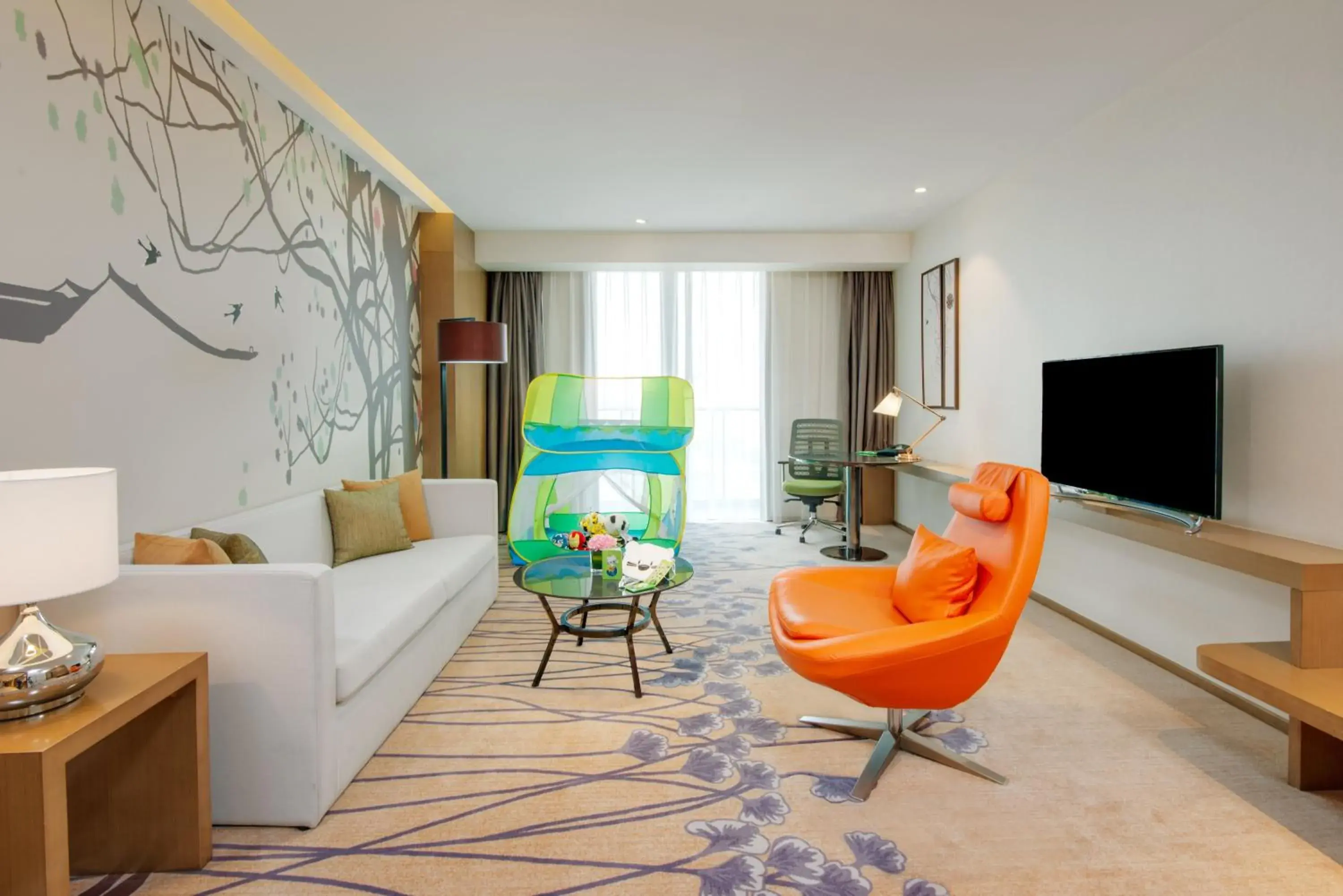 Bedroom, Seating Area in Holiday Inn Chengdu High-Tech Center, an IHG Hotel