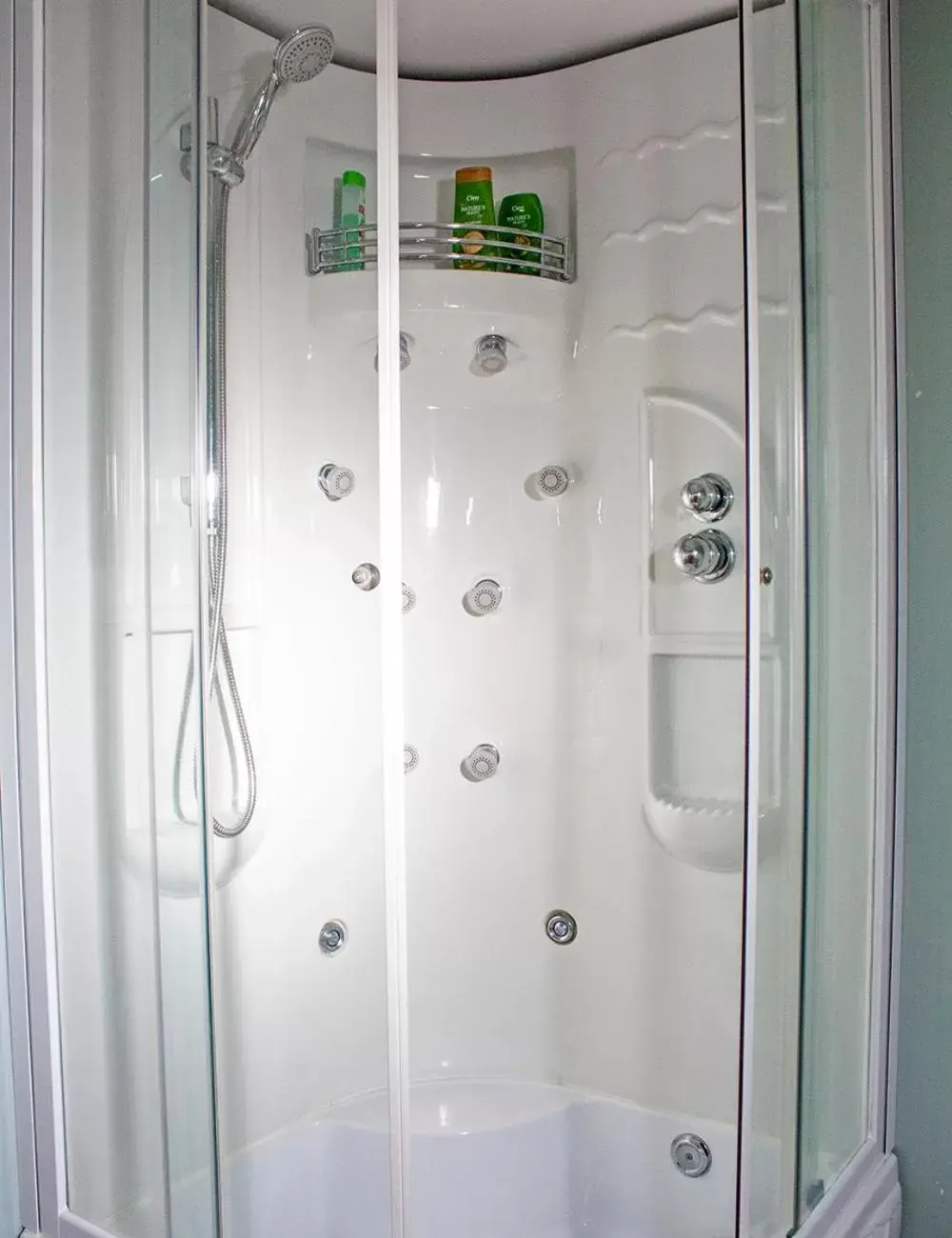 Shower, Bathroom in Vue sur la Vezere