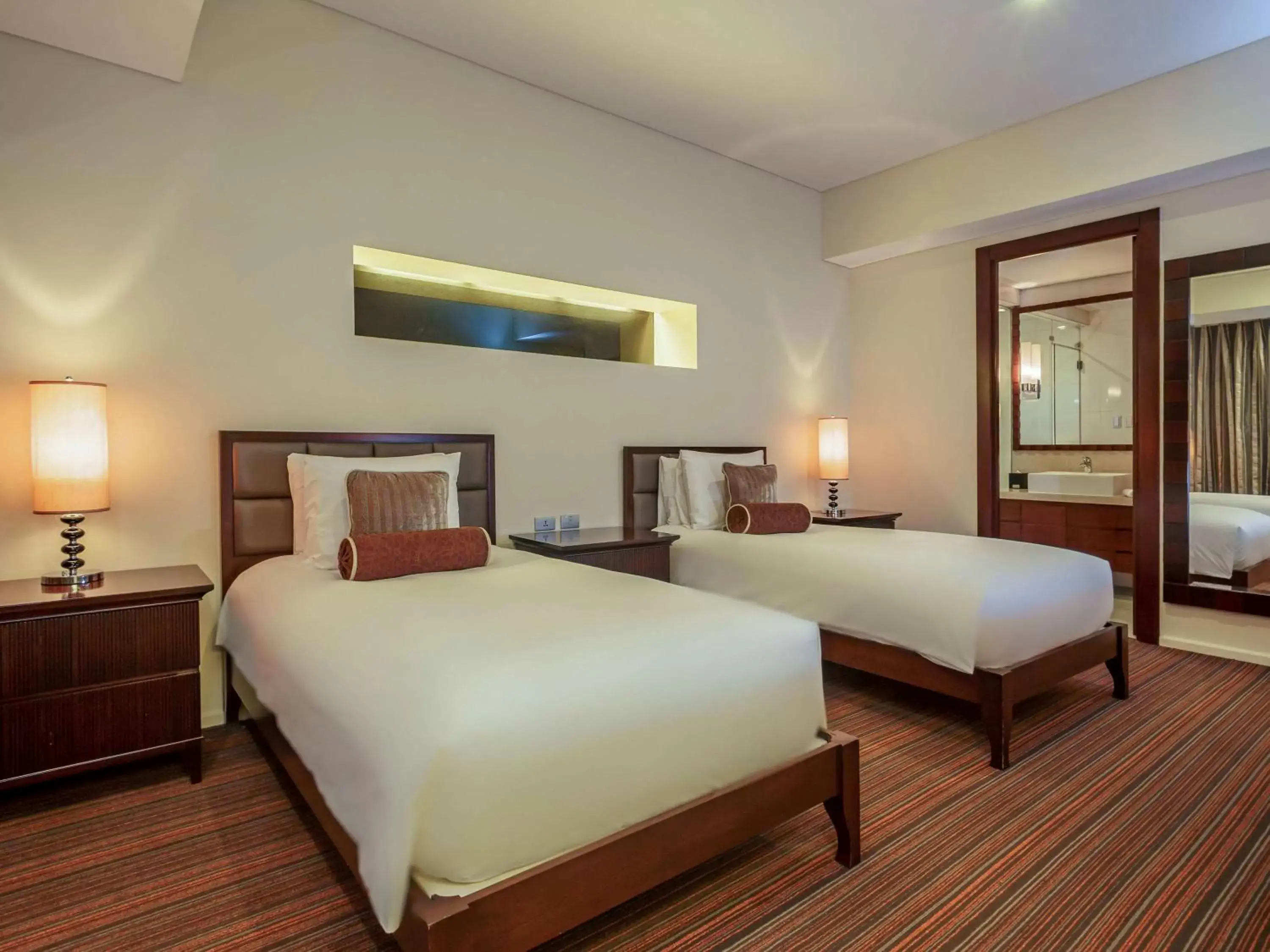 Bathroom, Bed in Joy-Nostalg Hotel & Suites Manila Managed by AccorHotels