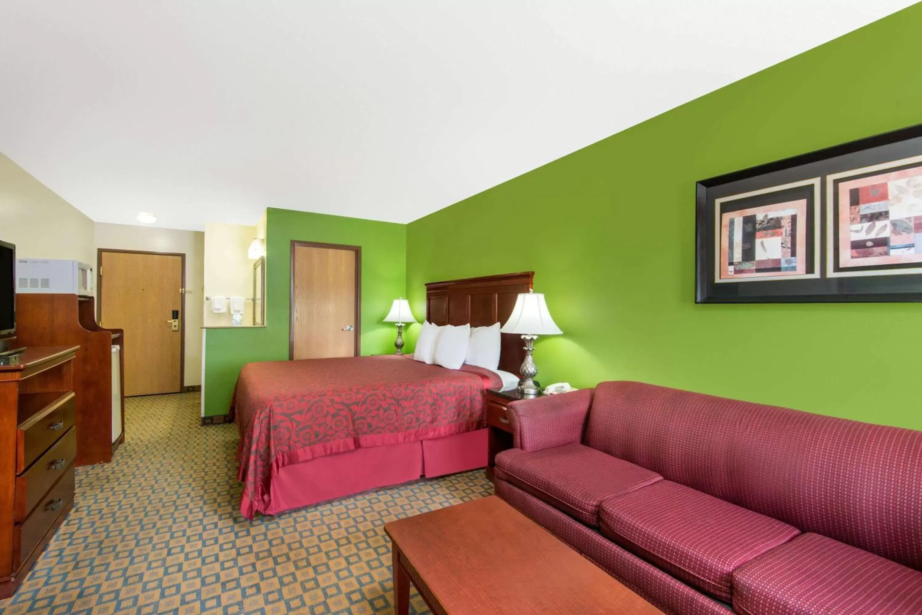 Days Inn & Suites by Wyndham Wichita