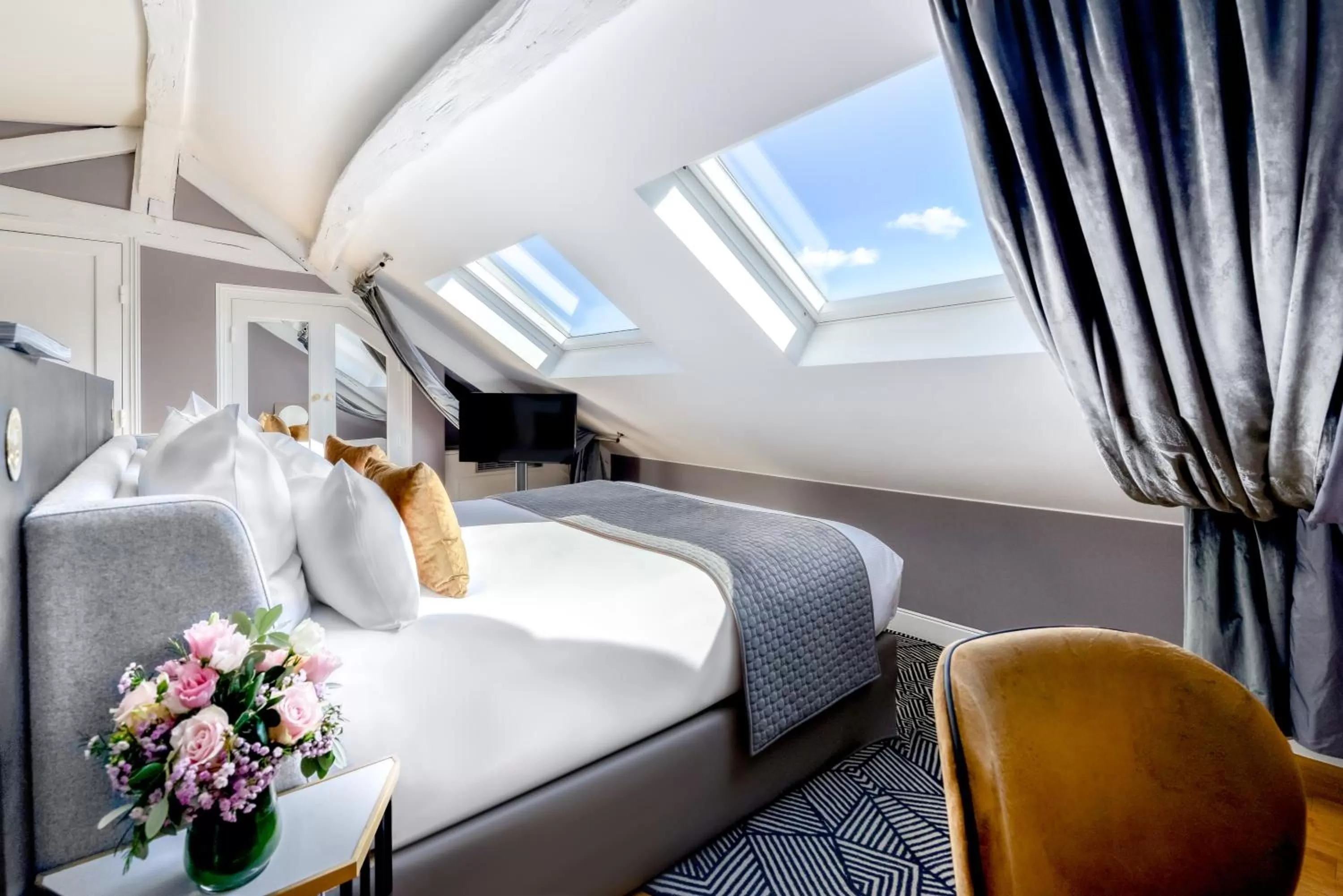 Bed in Hotel Opéra Opal