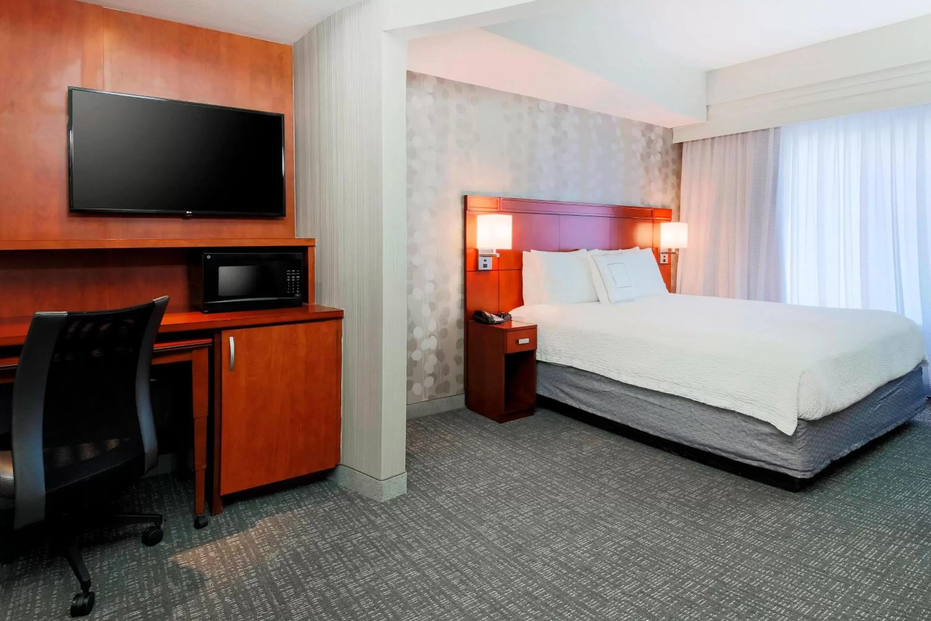 Photo of the whole room, TV/Entertainment Center in Courtyard by Marriott Dallas Arlington South