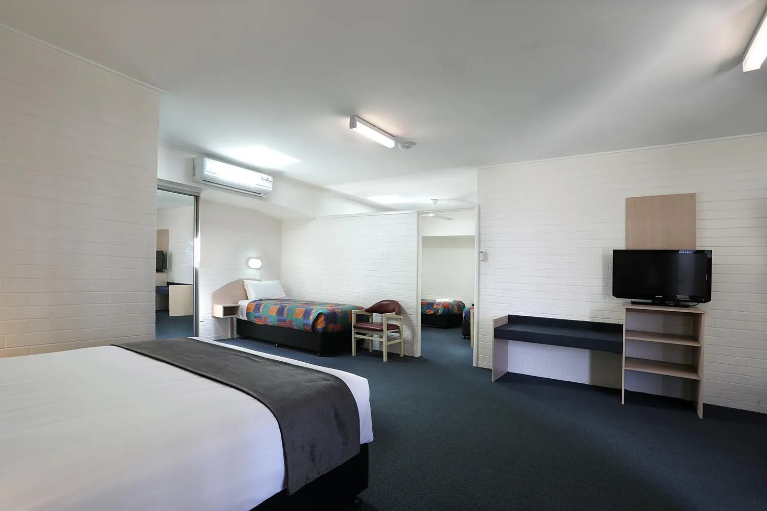 TV and multimedia in Redhill Tamworth Motor Inn and Conference Centre