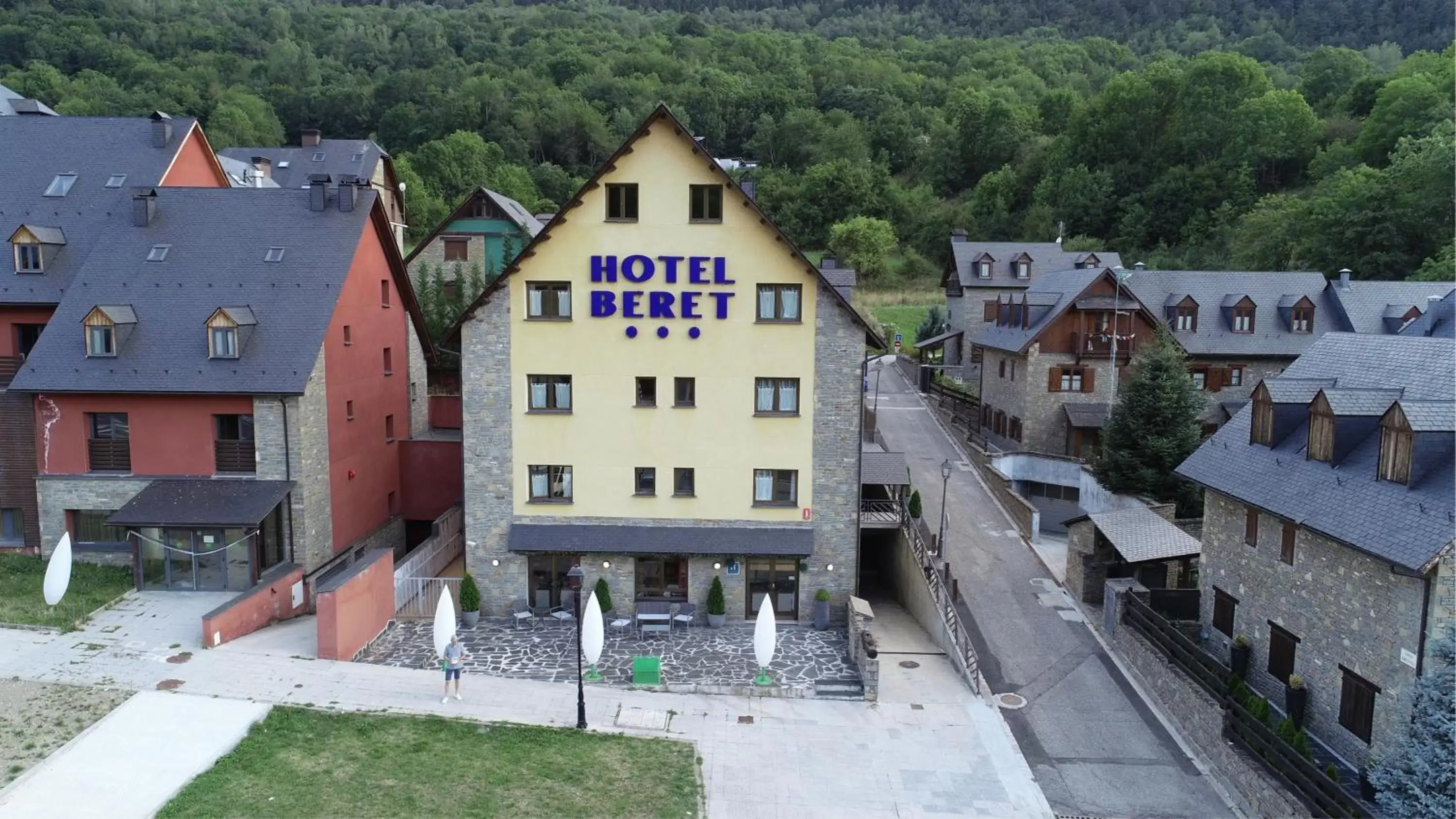 Property Building in Hotel AA Beret