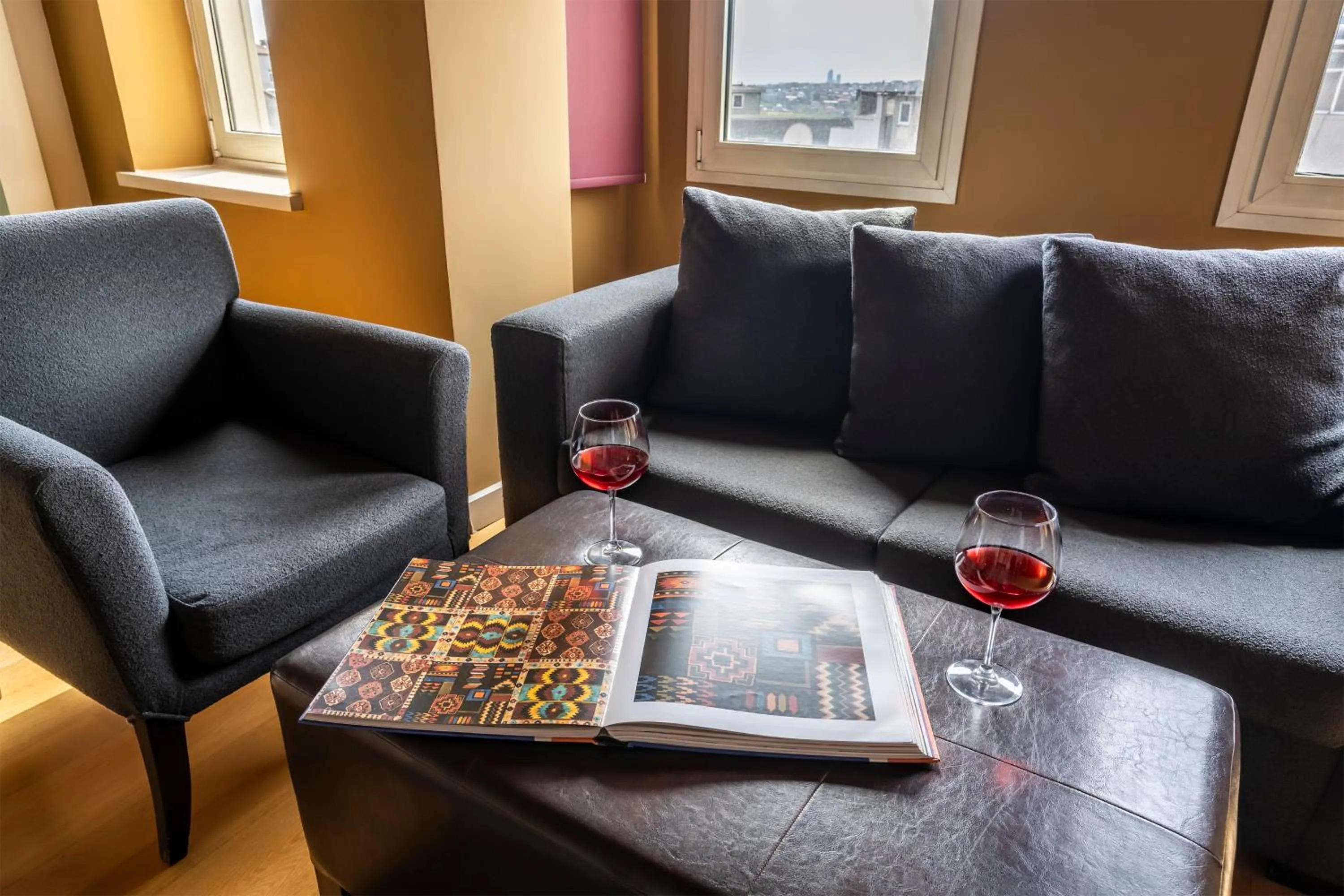 Living room in Ansen Hotel and Suites