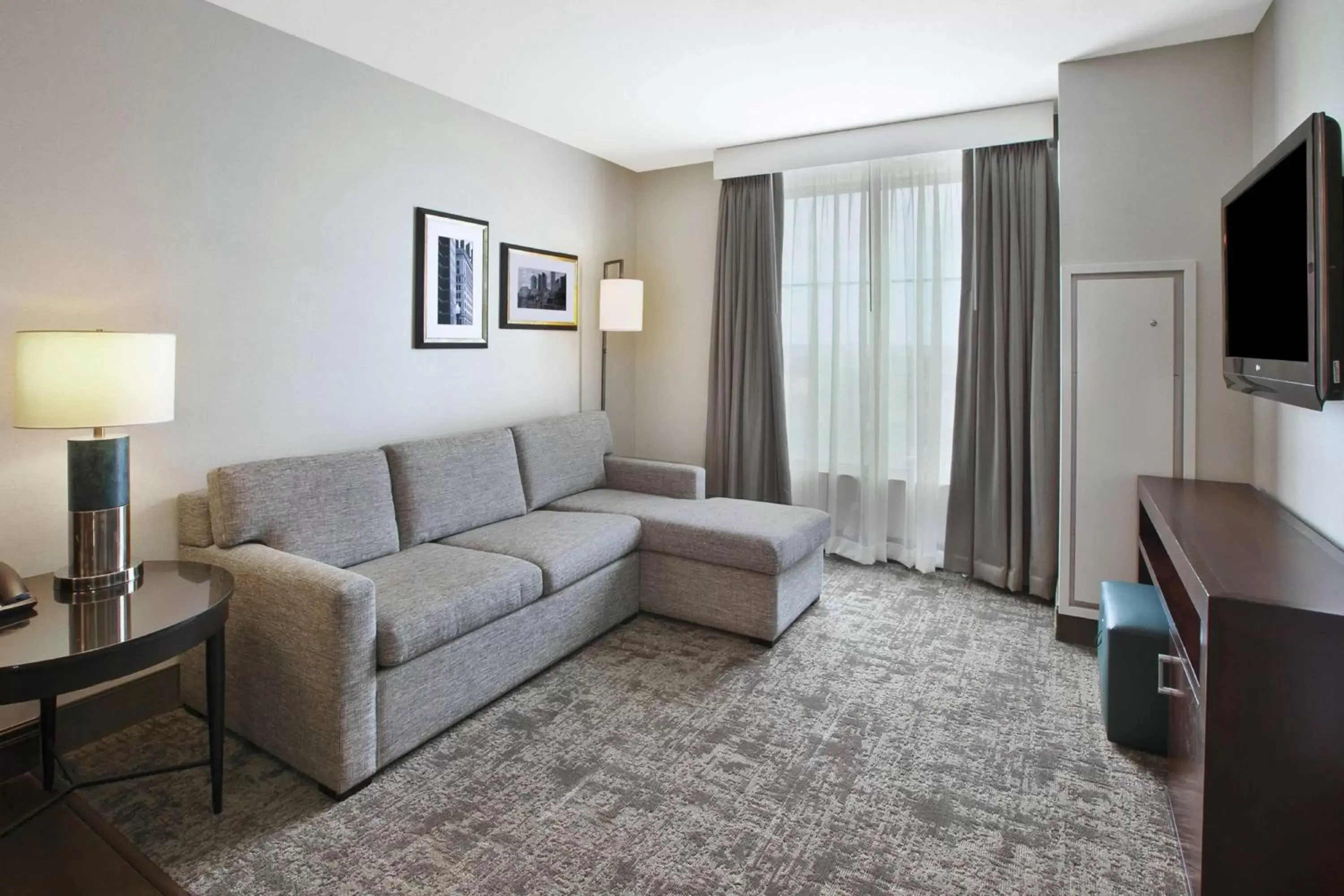 Bedroom, Seating Area in Embassy Suites Columbus - Airport