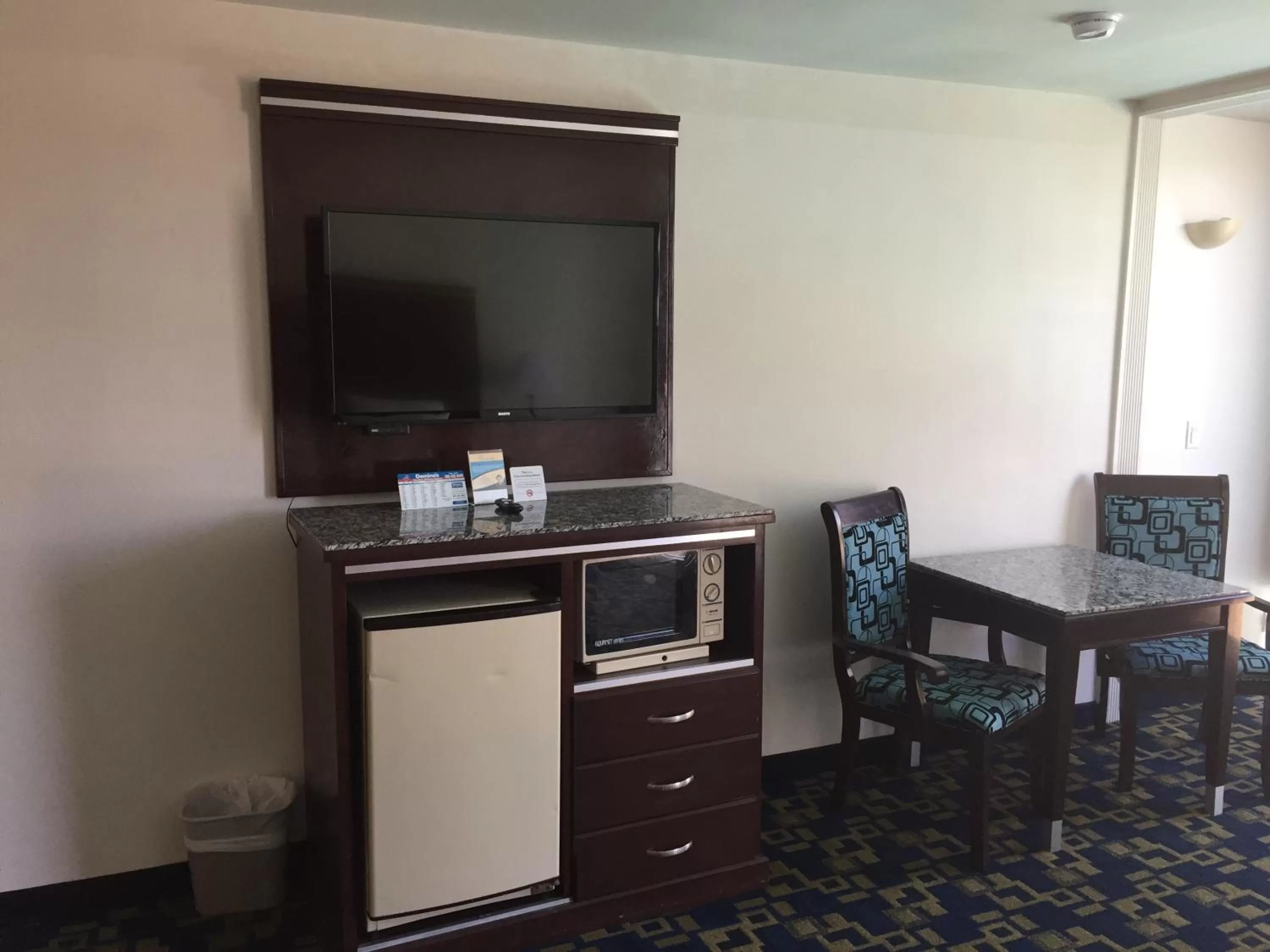 Accessible Room, 1 King Bed, Roll-In Shower, Non Smoking in Rodeway Inn Oceanside Marina