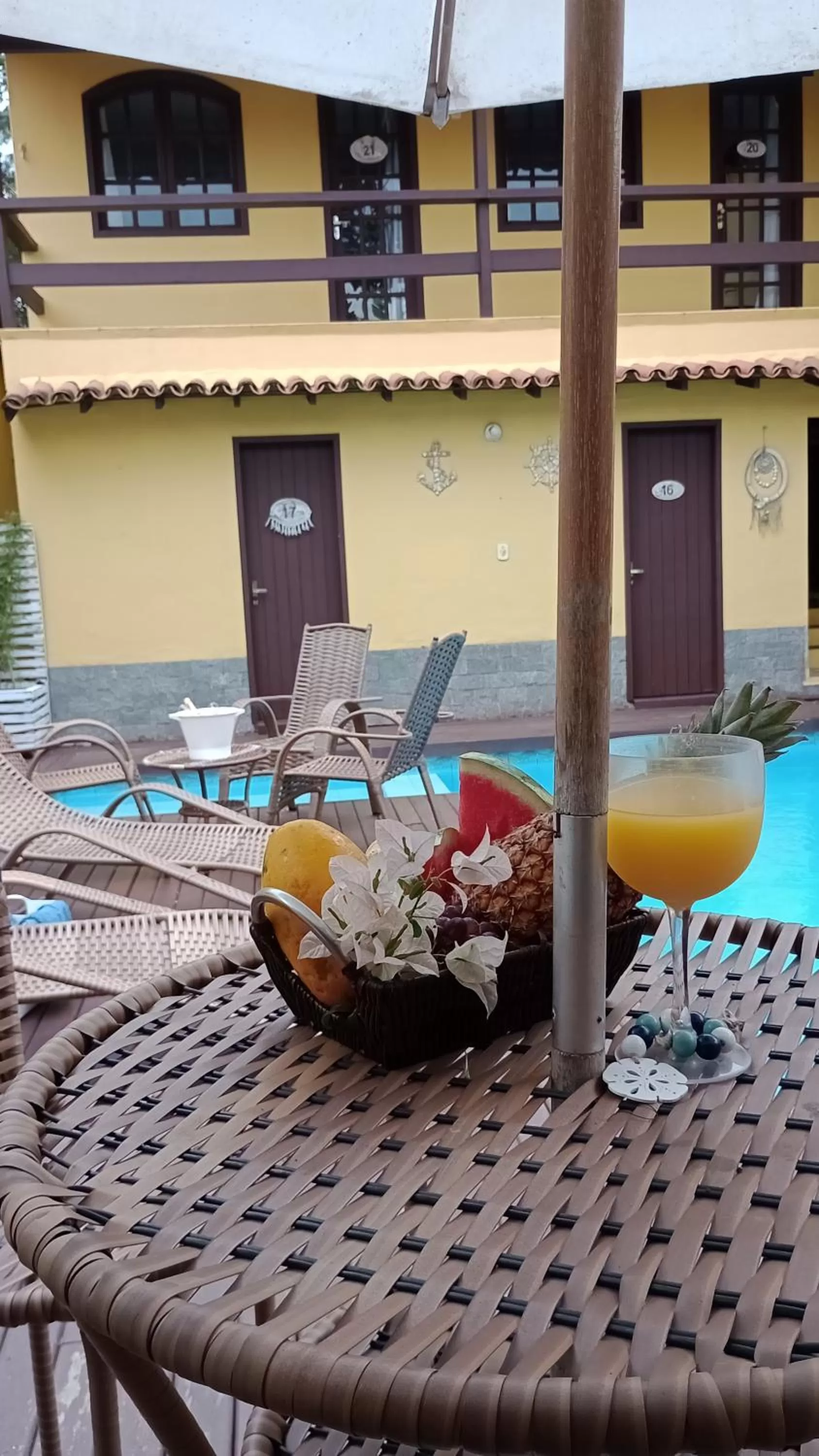 Swimming pool in Hibiscos Pousada