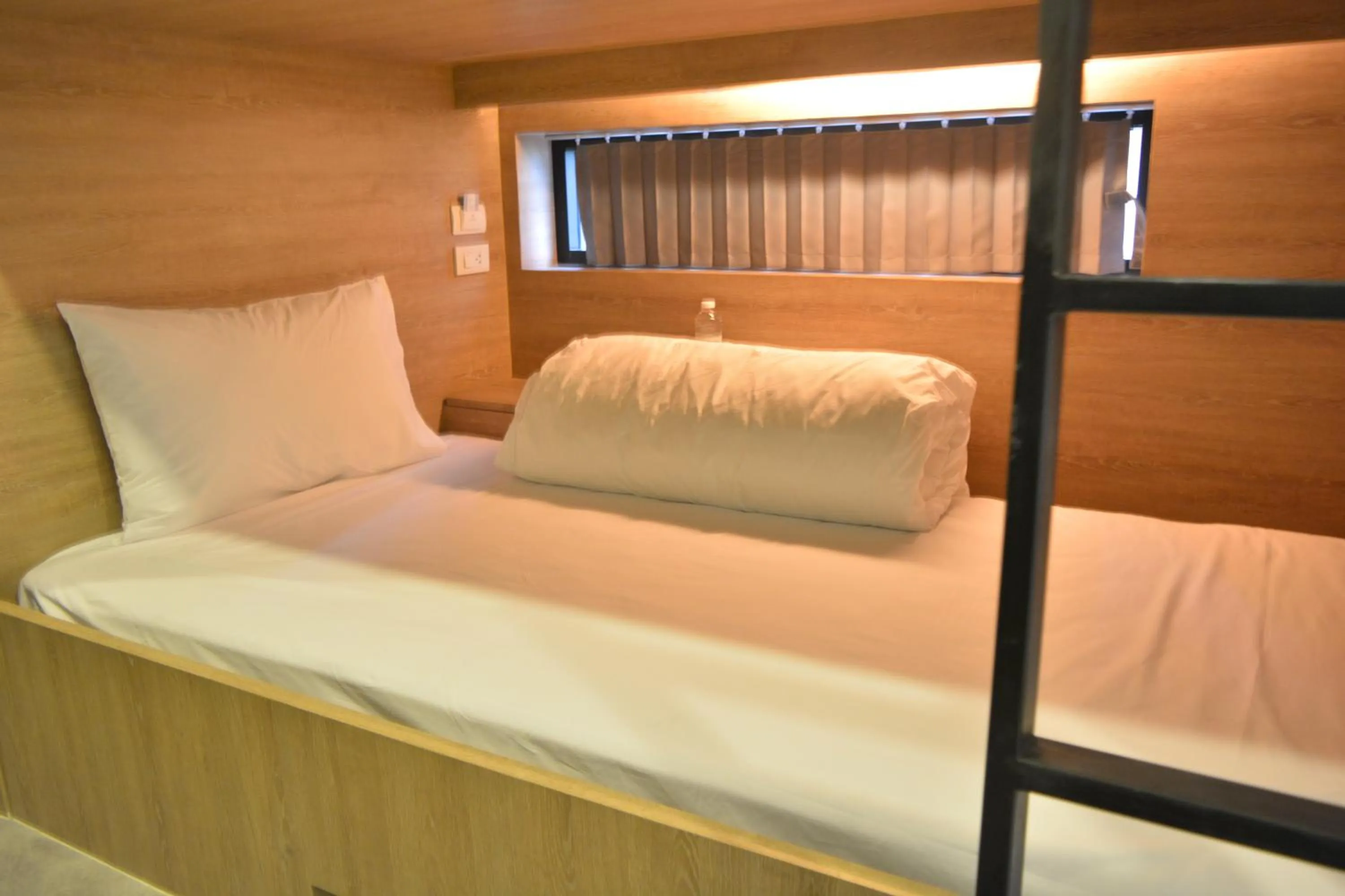 Garden view, Bed in Rezt Bangkok