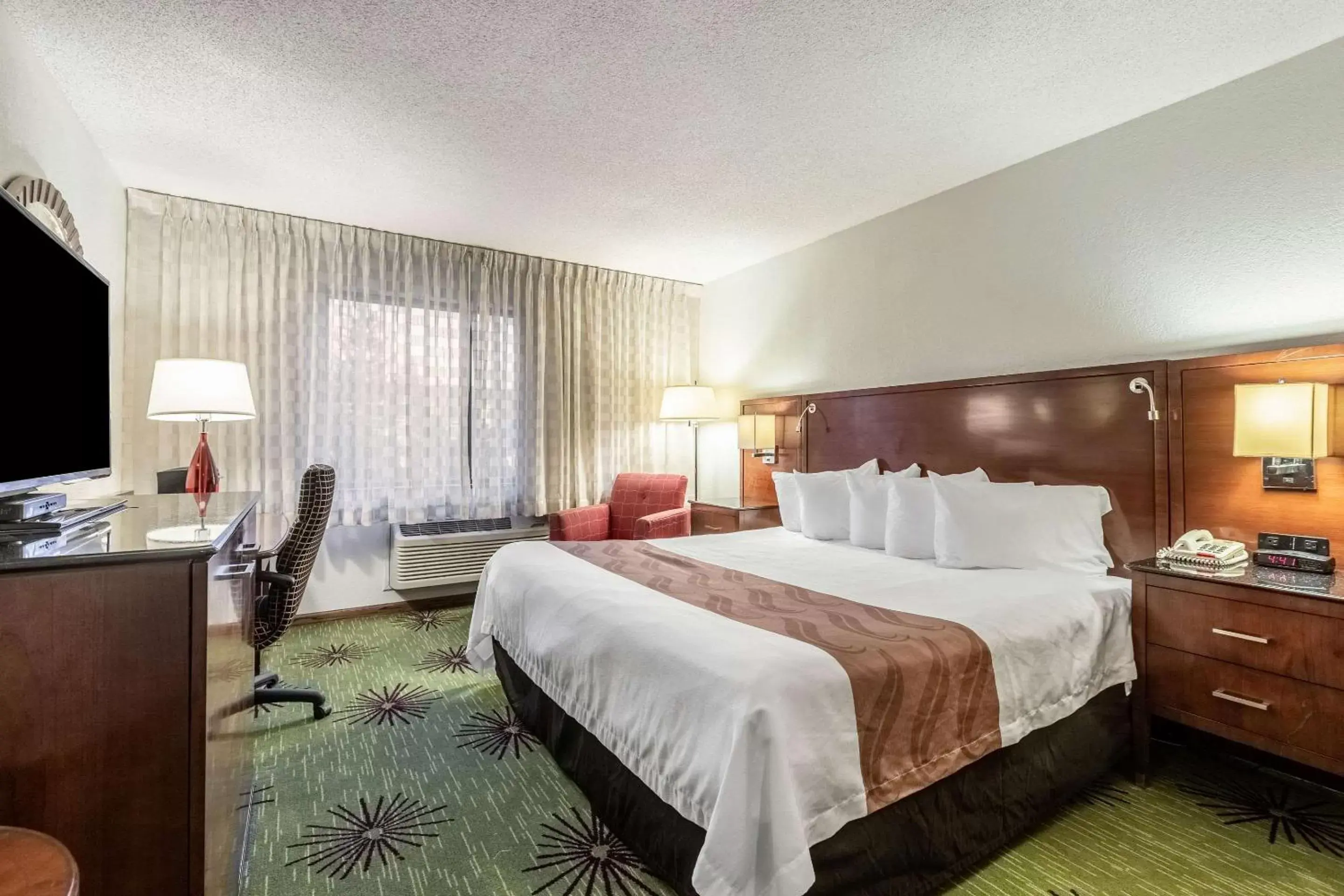 Photo of the whole room, Bed in Quality Inn & Suites