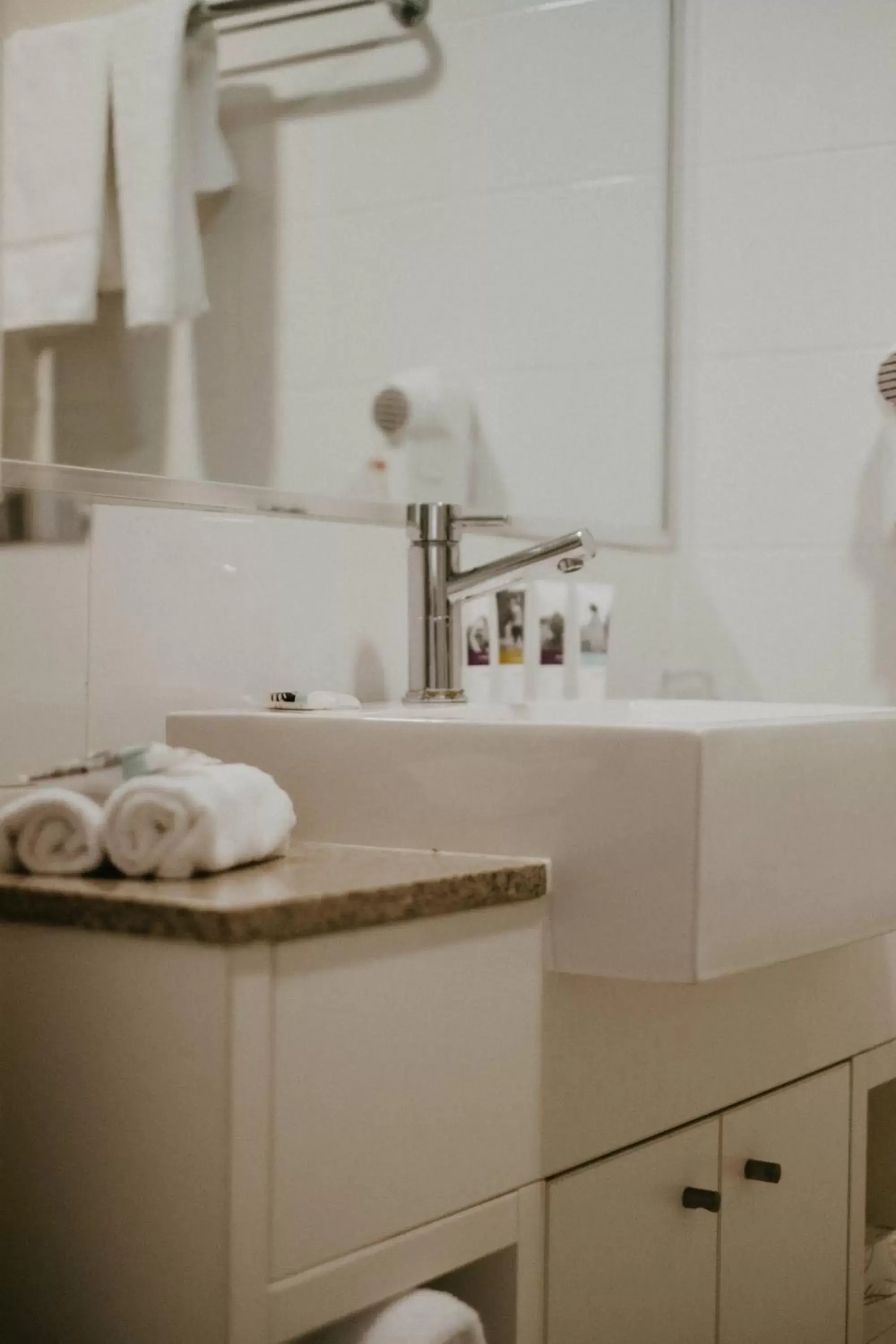 Bathroom in Mercure Clear Mountain Lodge