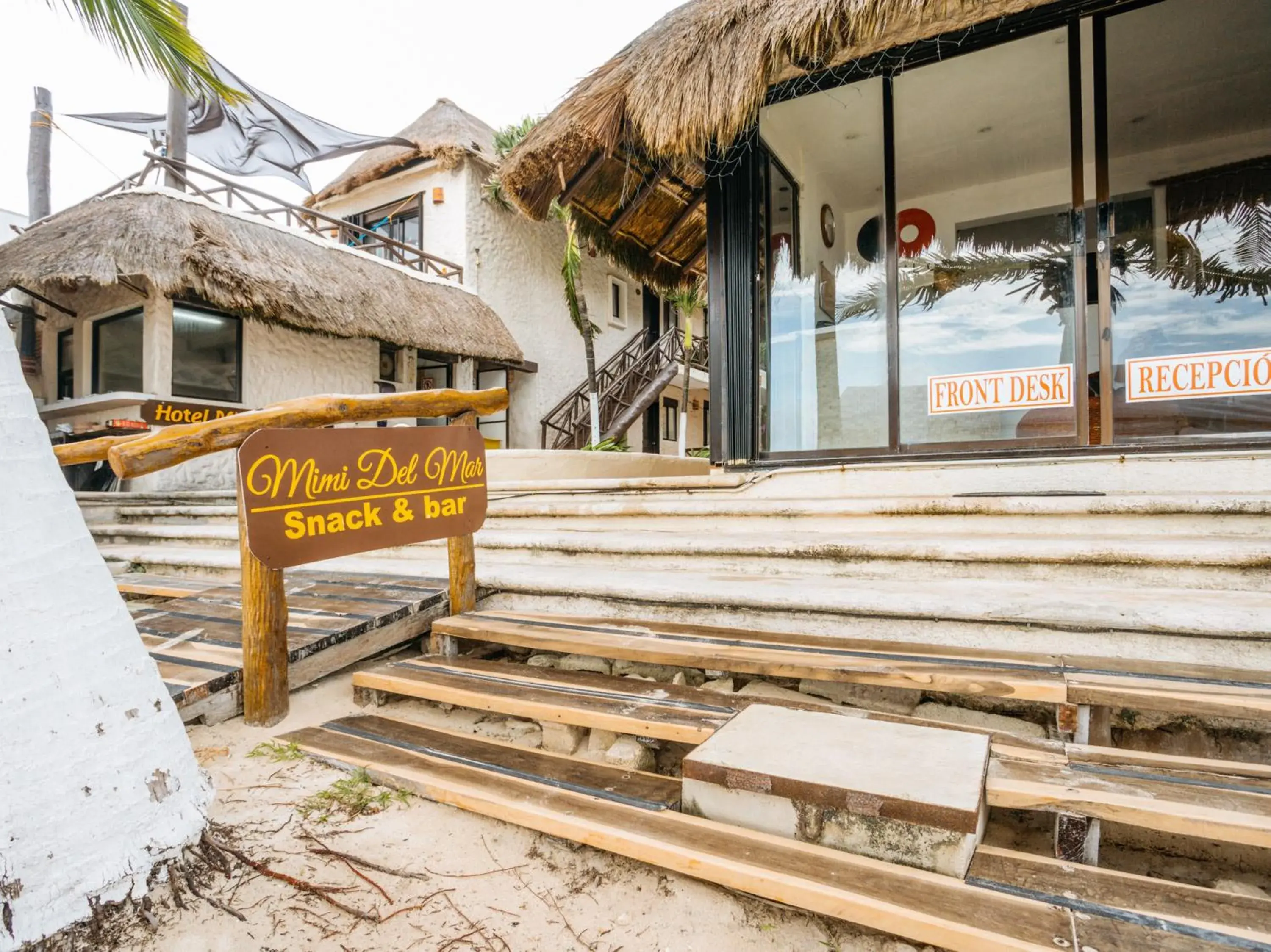 Facade/entrance, Property Logo/Sign in Capital O Mimi Del Mar, Playa del Carmen