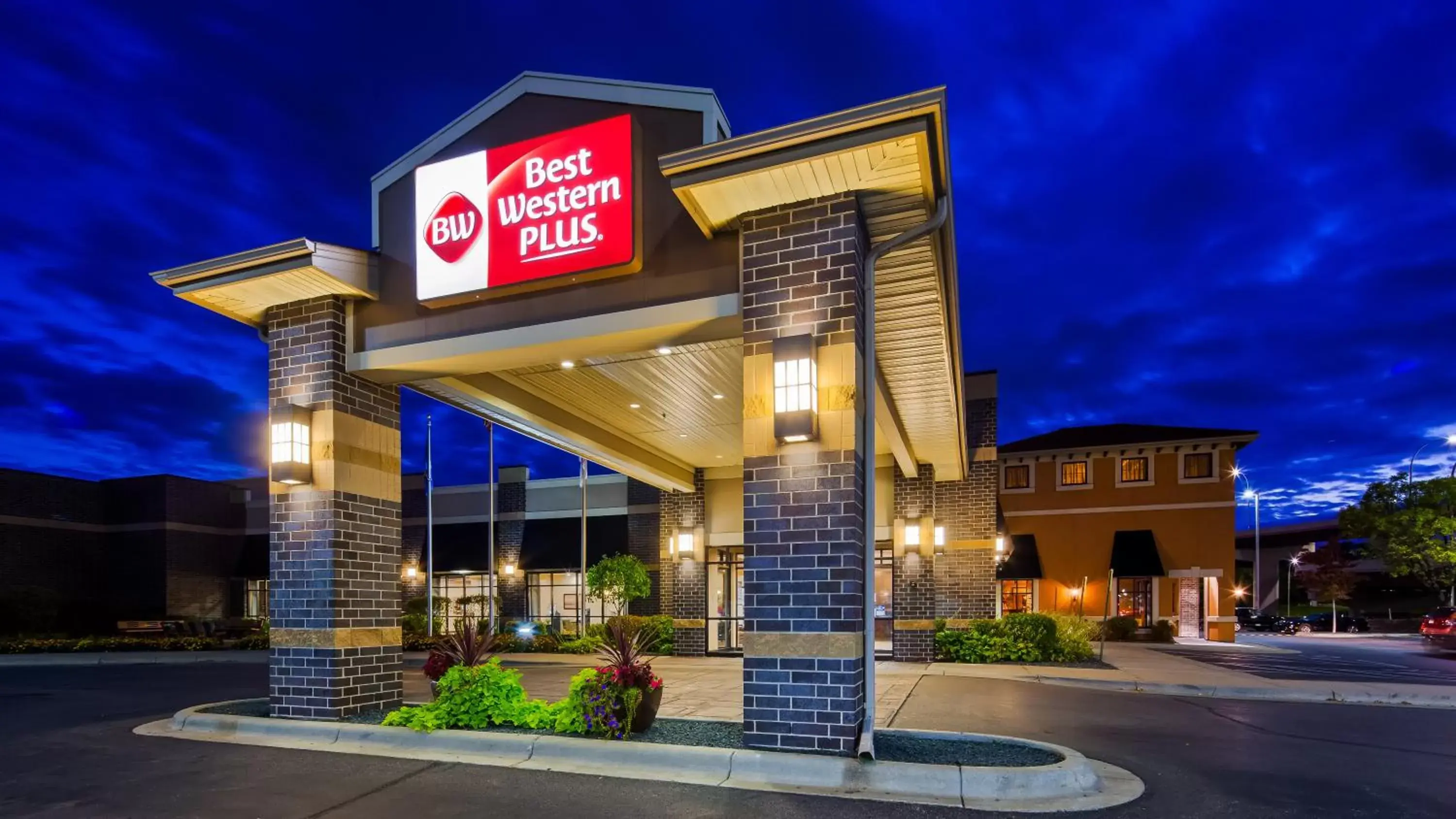 Facade/entrance, Property Building in Best Western Plus Bloomington Hotel