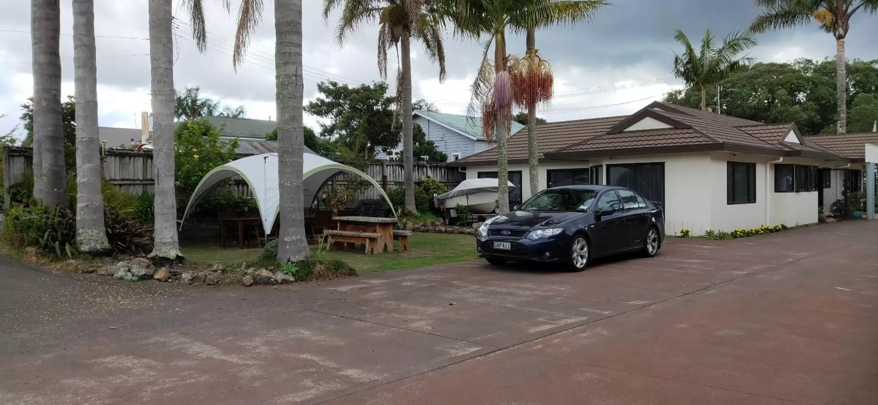 BBQ facilities, Property Building in Cypress Court Motel